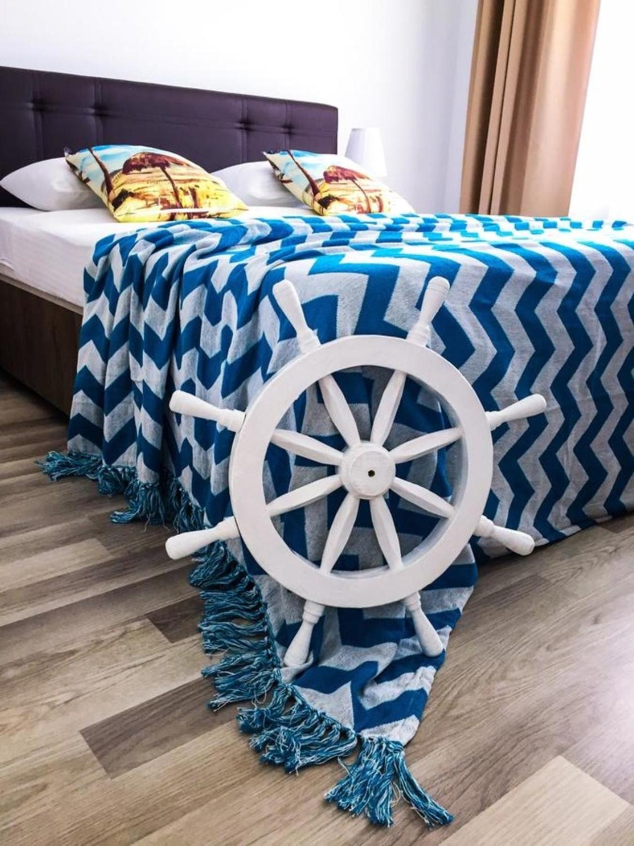 Summerland Sea & Lake view 5