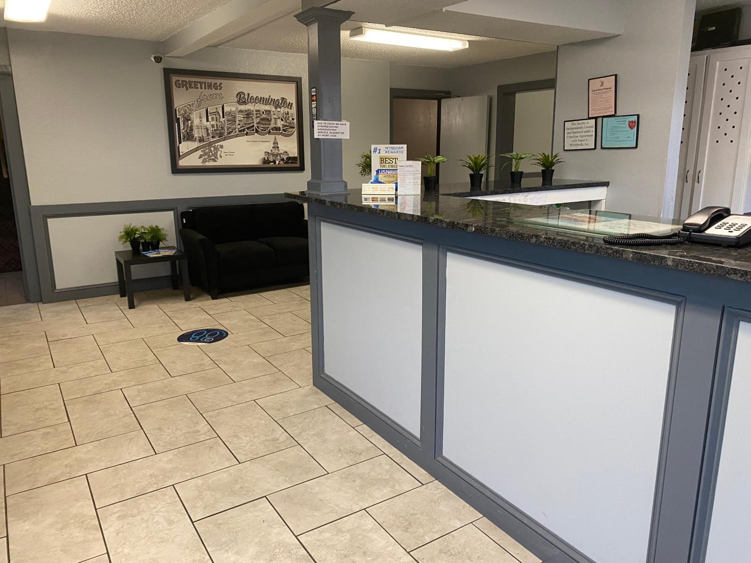 Bloomington Vacations - Super 8 by Wyndham Bloomington - Property Image 7