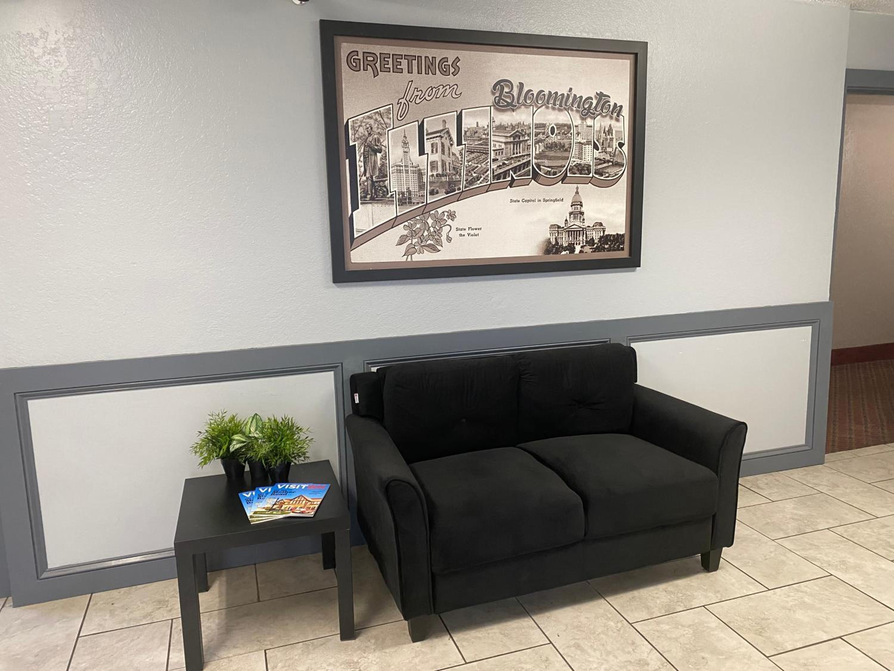 Bloomington Vacations - Super 8 by Wyndham Bloomington - Property Image 8