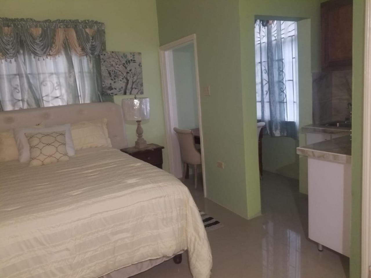 Dela de-Rose Guest House Negril Jamaica