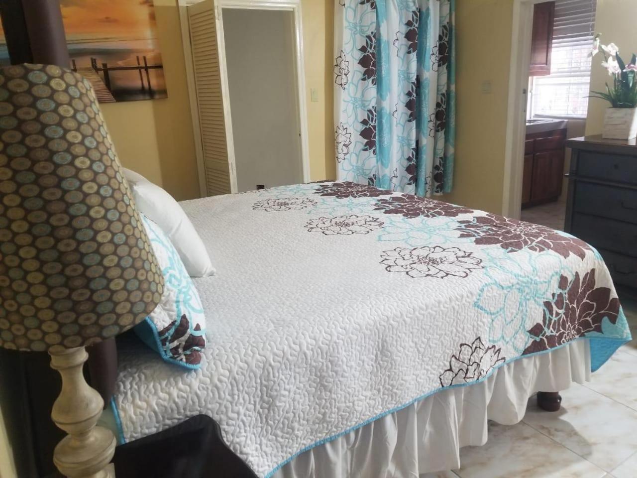 Dela de-Rose Guest House Negril Jamaica