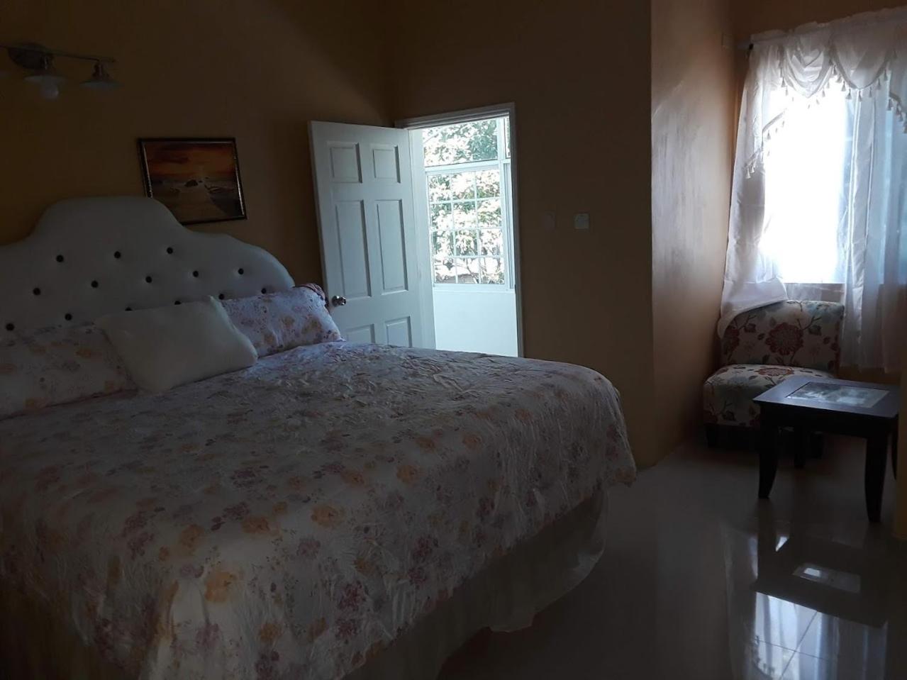 Dela de-Rose Guest House Negril Jamaica