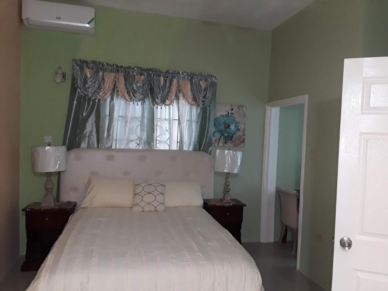 Dela de-Rose Guest House Negril Jamaica