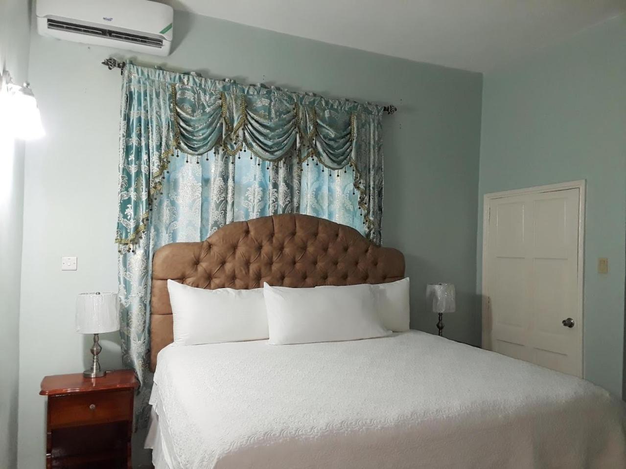 Dela de-Rose Guest House Negril Jamaica