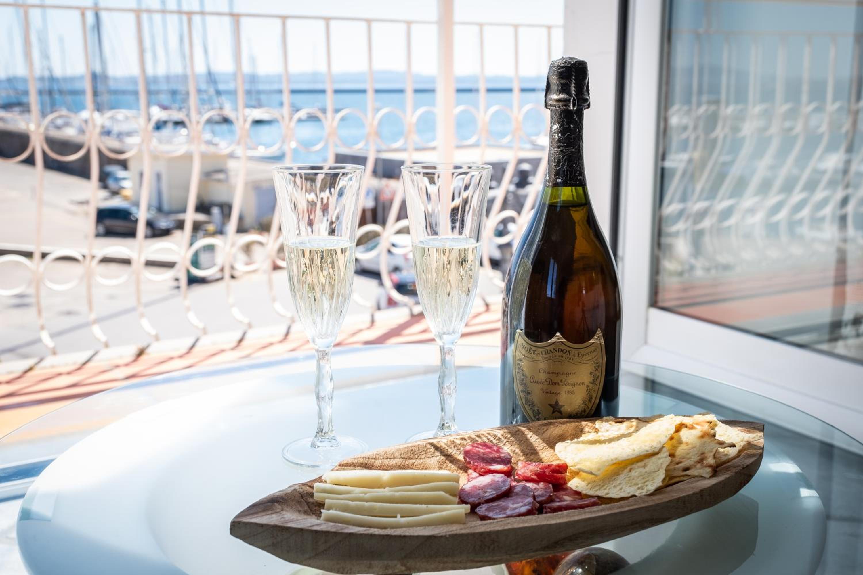 ★★★★★ Jewel on the Seafront Promenade view 3