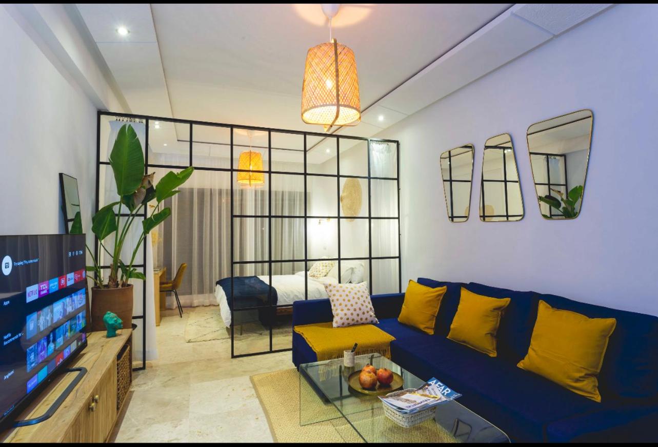 Stylish Studio(WiFi, Netflix, Pool, AC, Nespresso) view 3