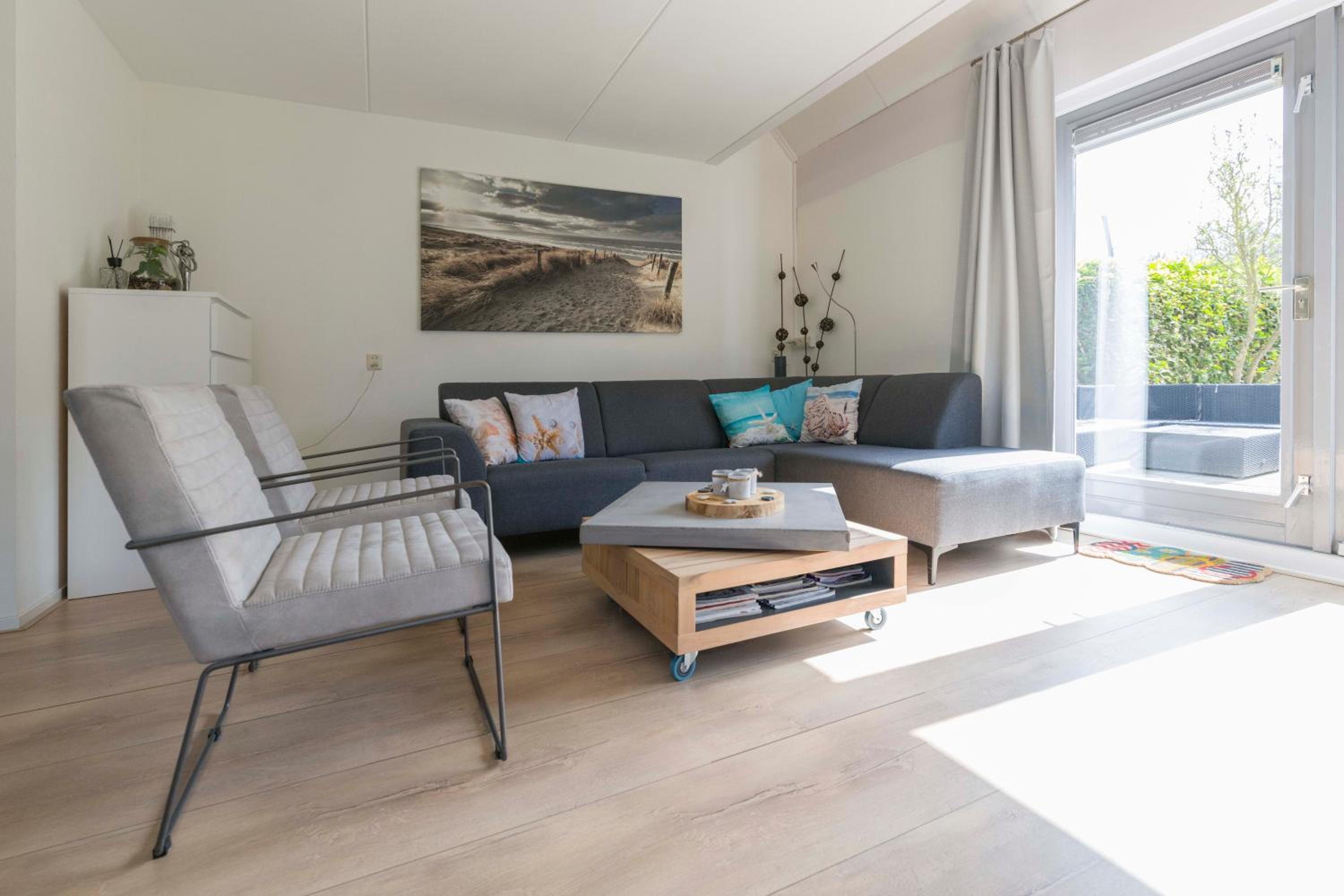 Vakantiehuis op Villapark Oesterbaai aan zee , met speeltuin grenzend aan de tuin view 2