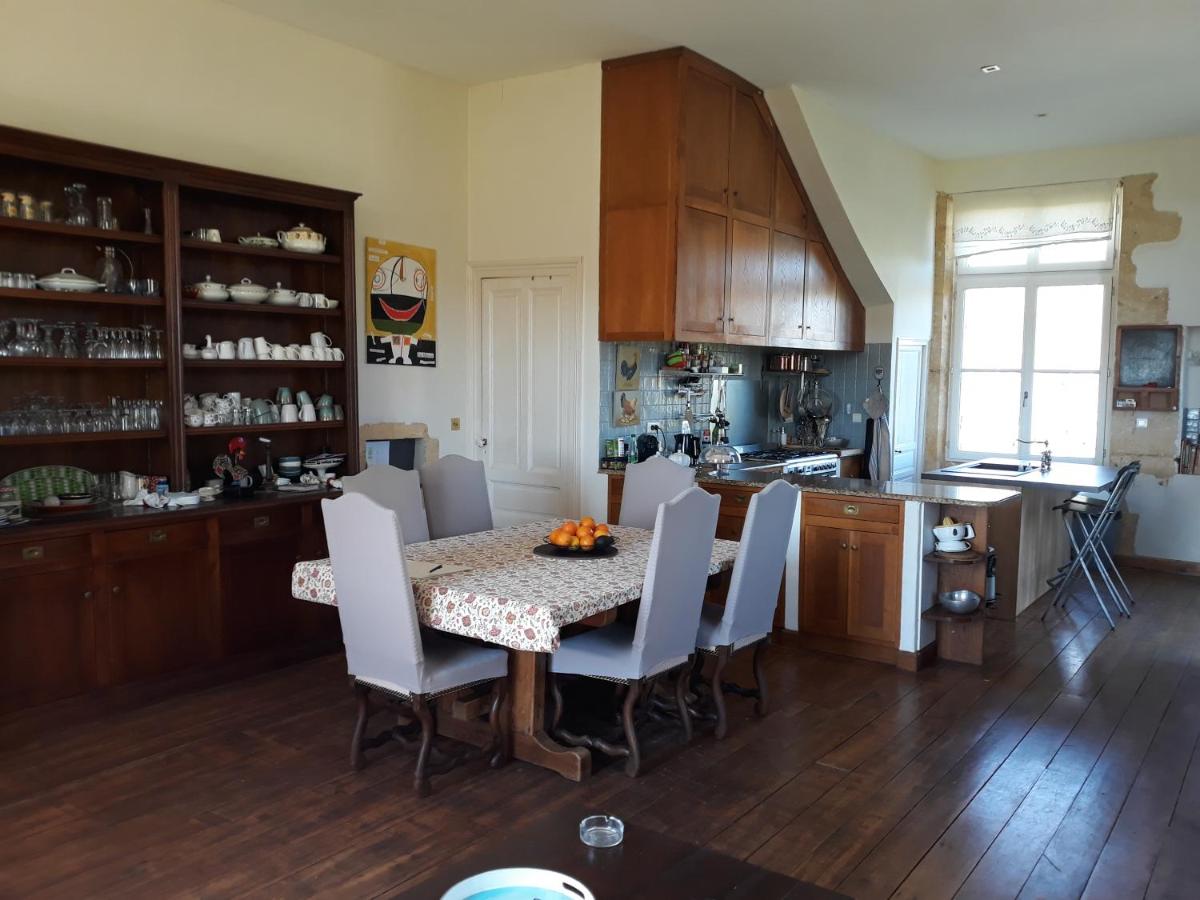 Château Le Tour - Chambres d'Hôtes view 5