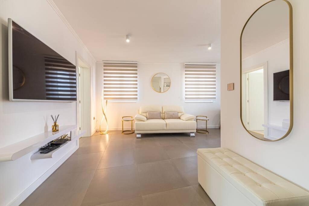 Elegant Art Deco Home with Balcony view 3
