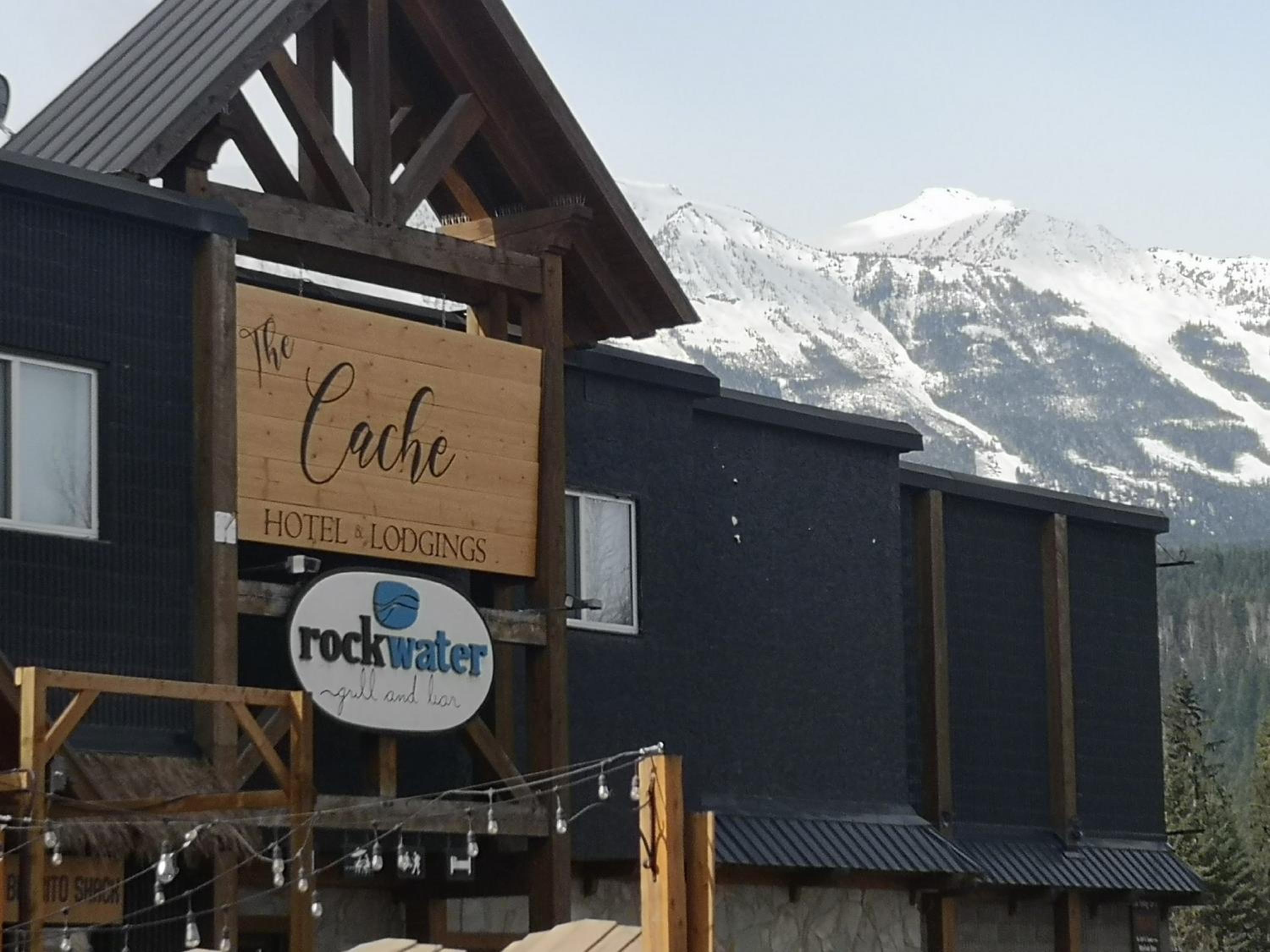Golden Vacations - The Cache Hotel and Lodgings - Property Image 10