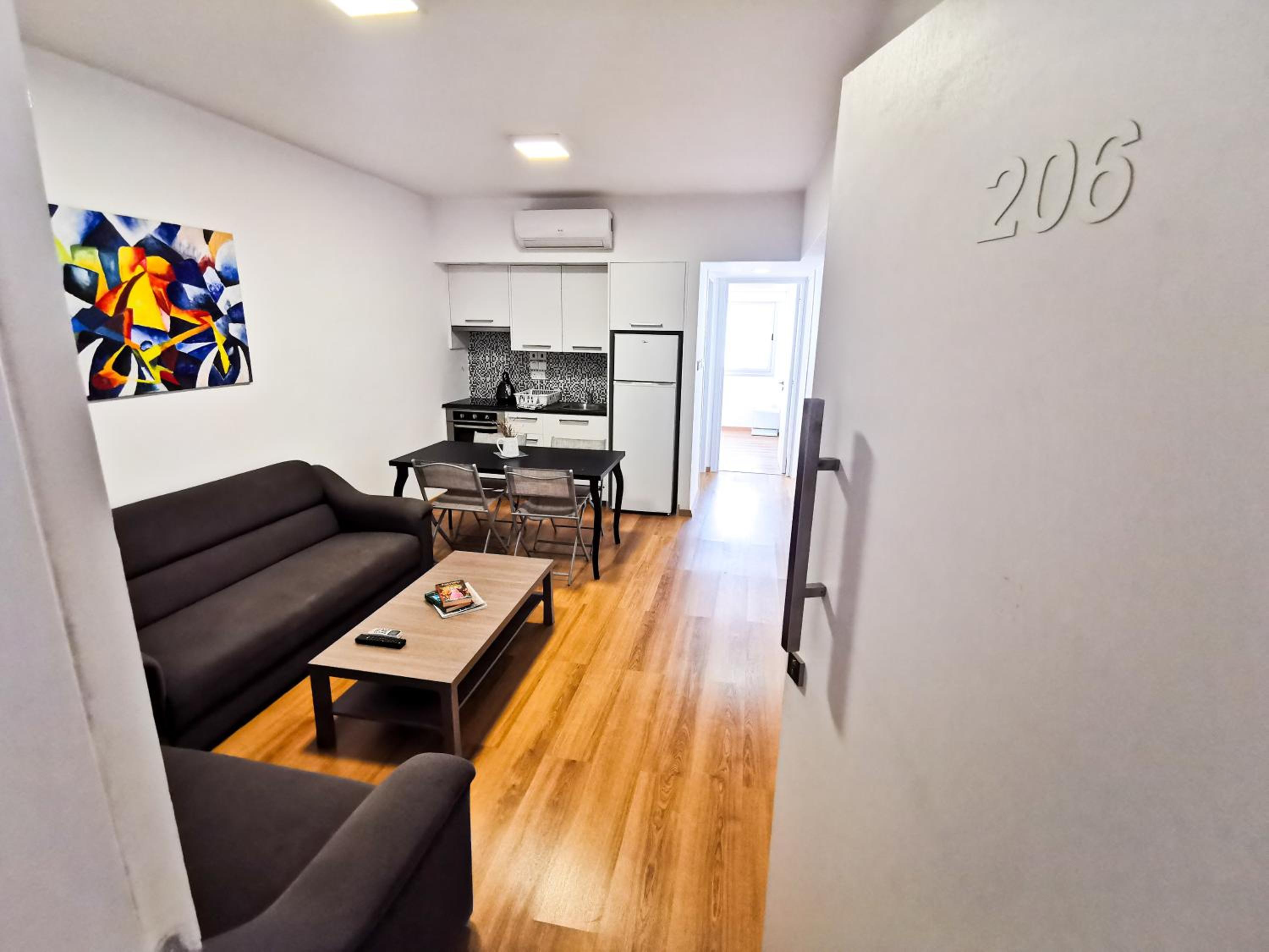 Daze Off Central Apartment, 300m to the Finikoudes Beach