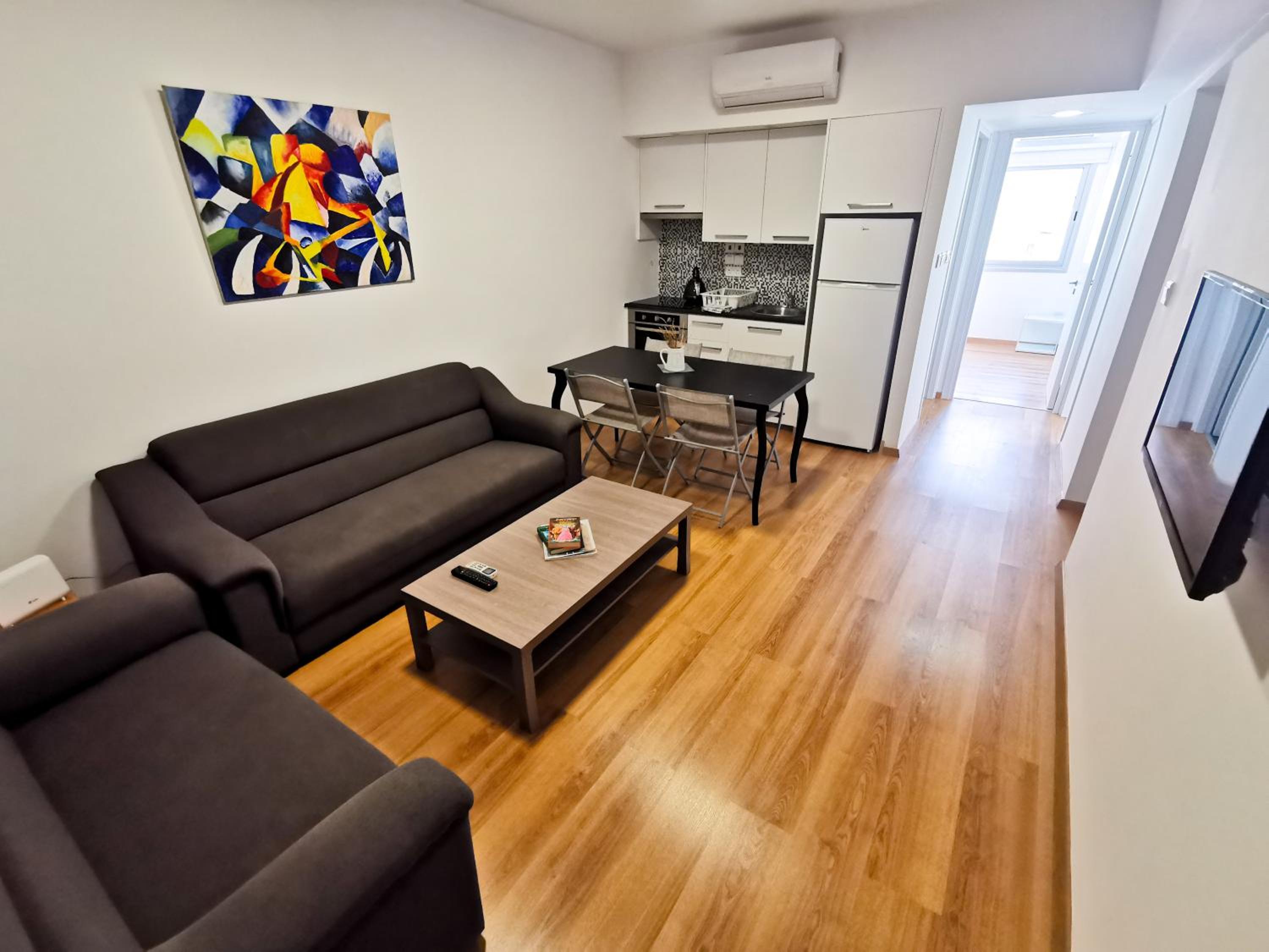 Daze Off Central Apartment, 300m to the Finikoudes Beach