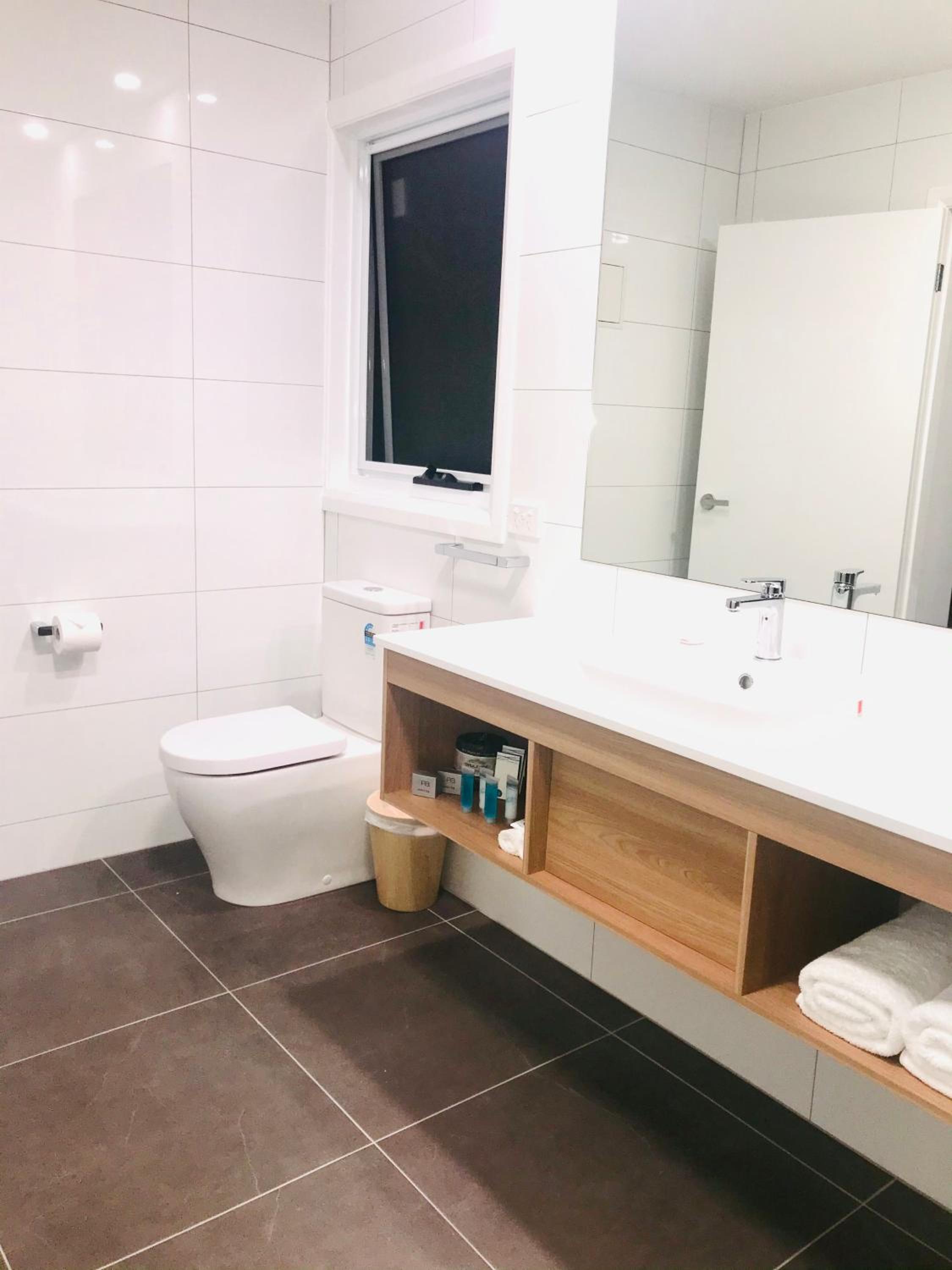 Hive Hotel, Moruya