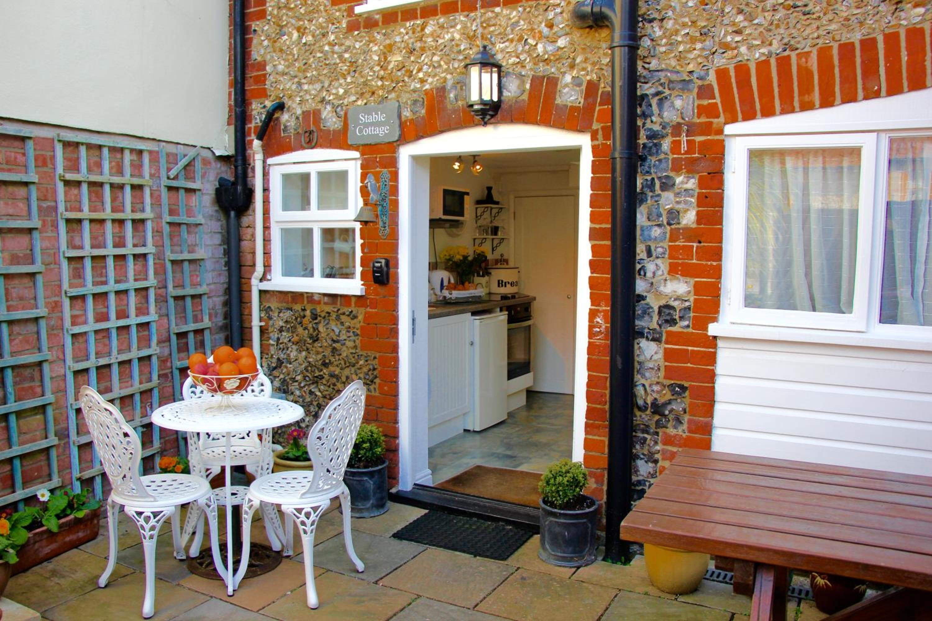 Romantic Flint Cottage on the Suffolk Coast view 4