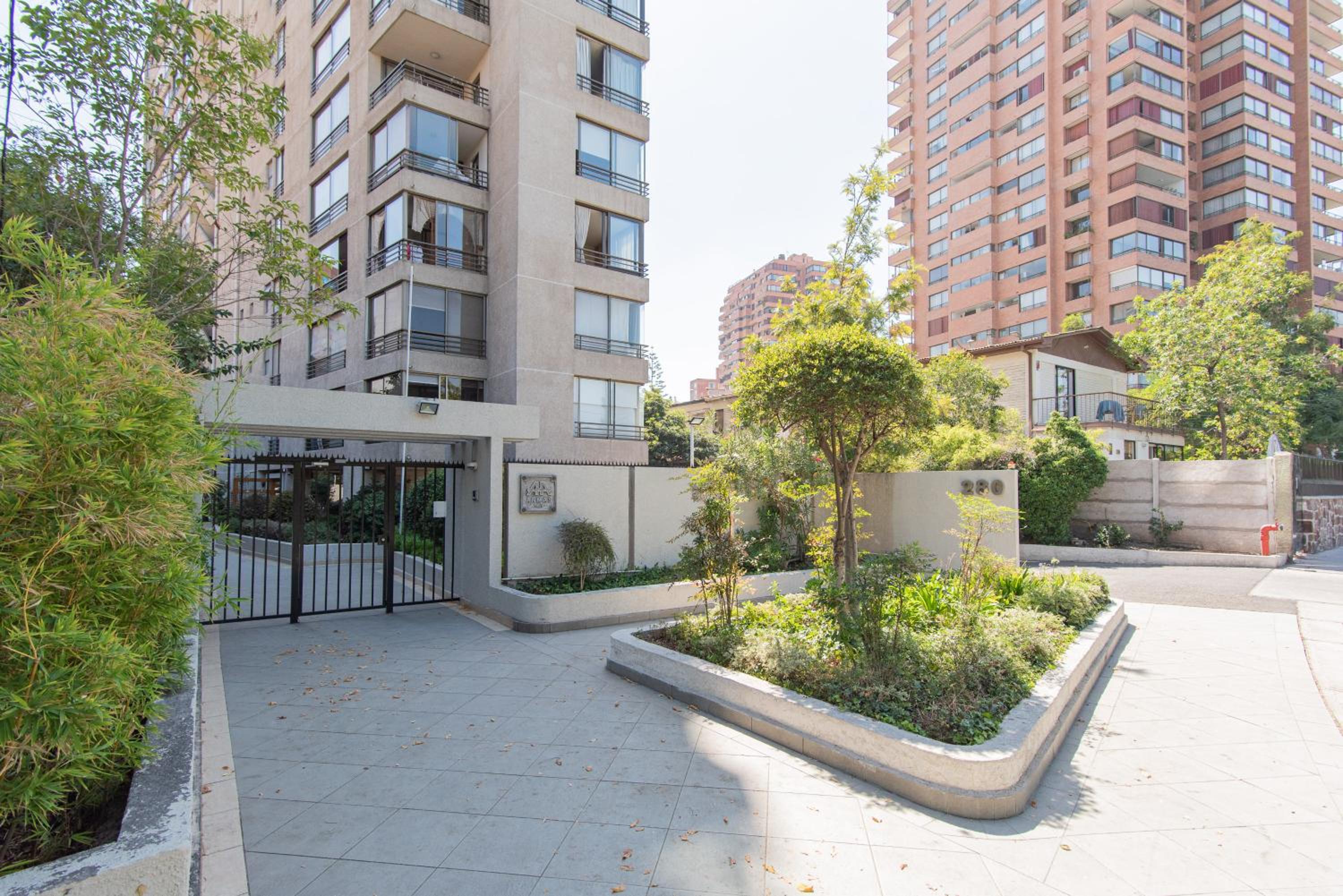 Uptown Ethnic - 2BR, Metro, Wifi, TV