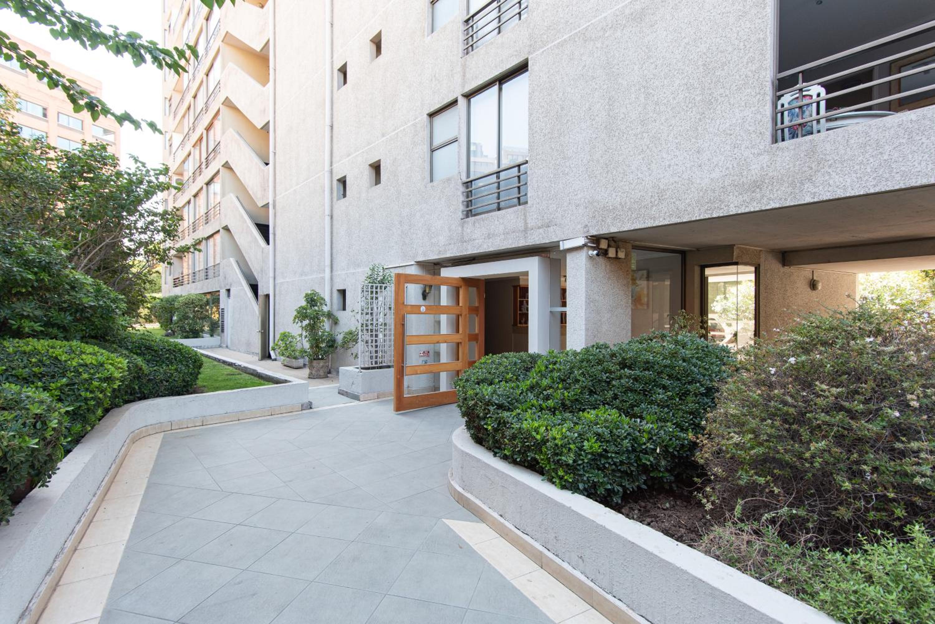 Uptown Ethnic - 2BR, Metro, Wifi, TV