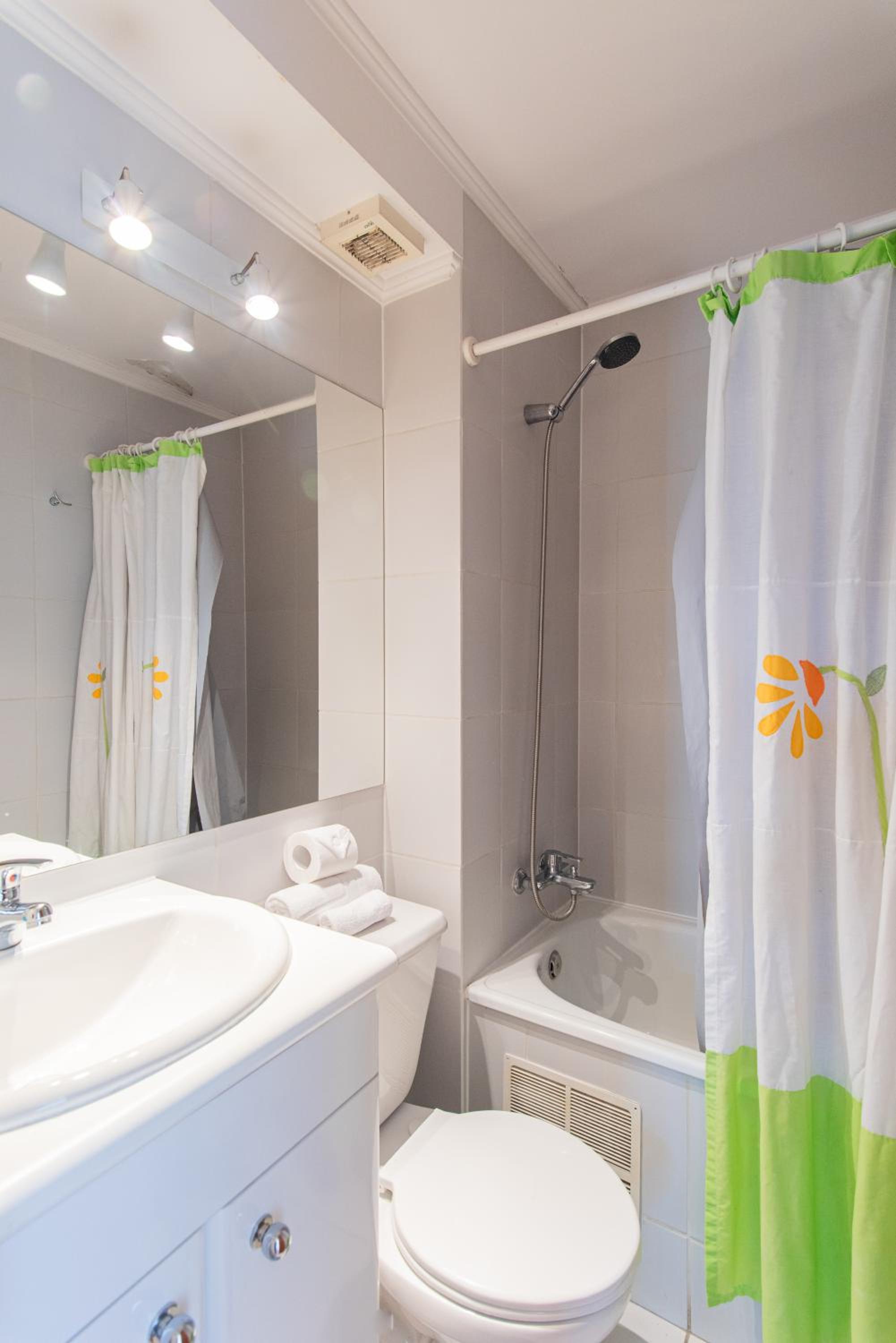 Uptown Ethnic - 2BR, Metro, Wifi, TV