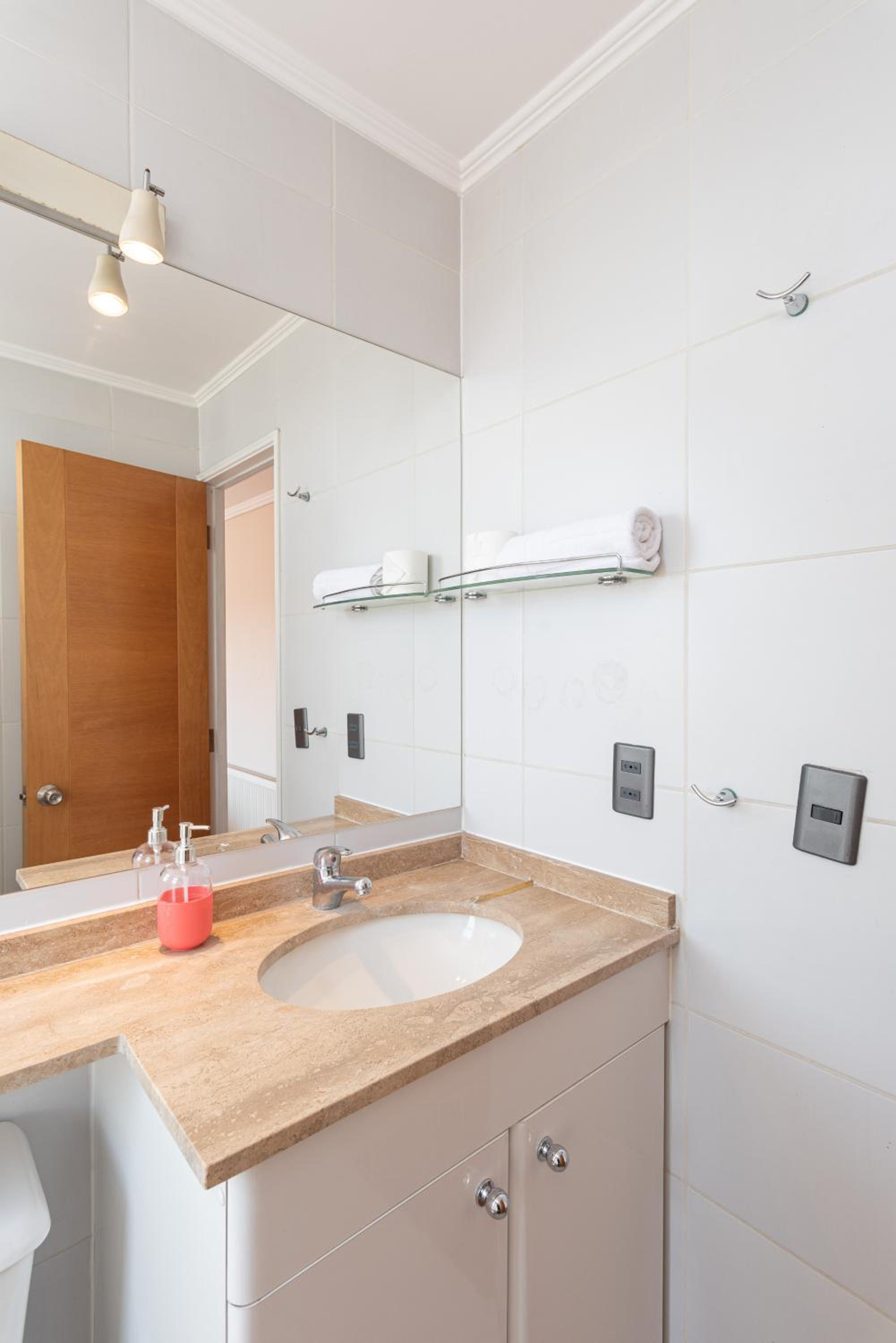 Uptown Ethnic - 2BR, Metro, Wifi, TV