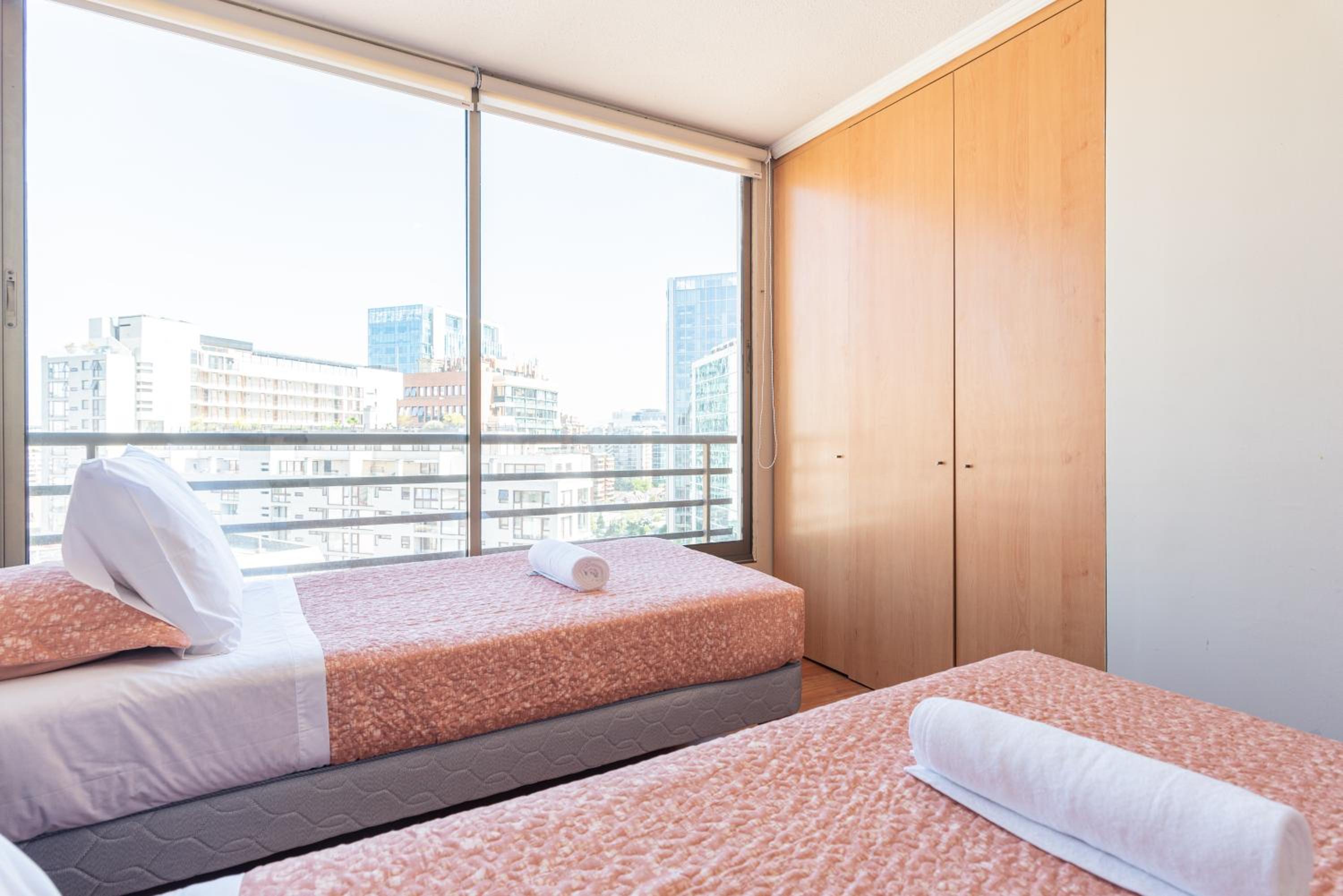 Uptown Ethnic - 2BR, Metro, Wifi, TV