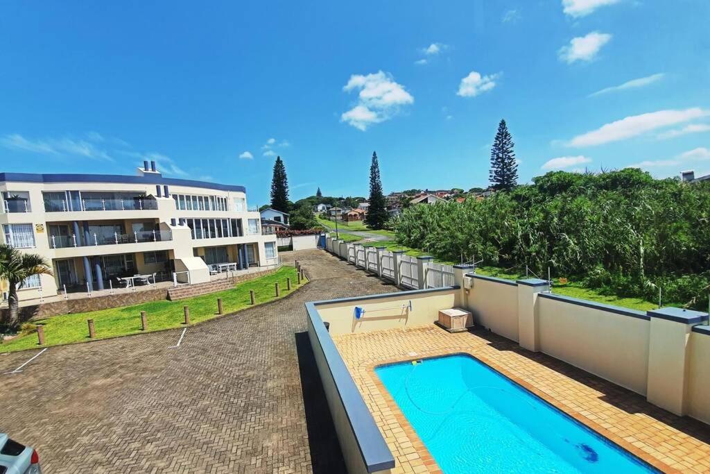 Uvongo - Beach Paradise & Open Ocean View view 2