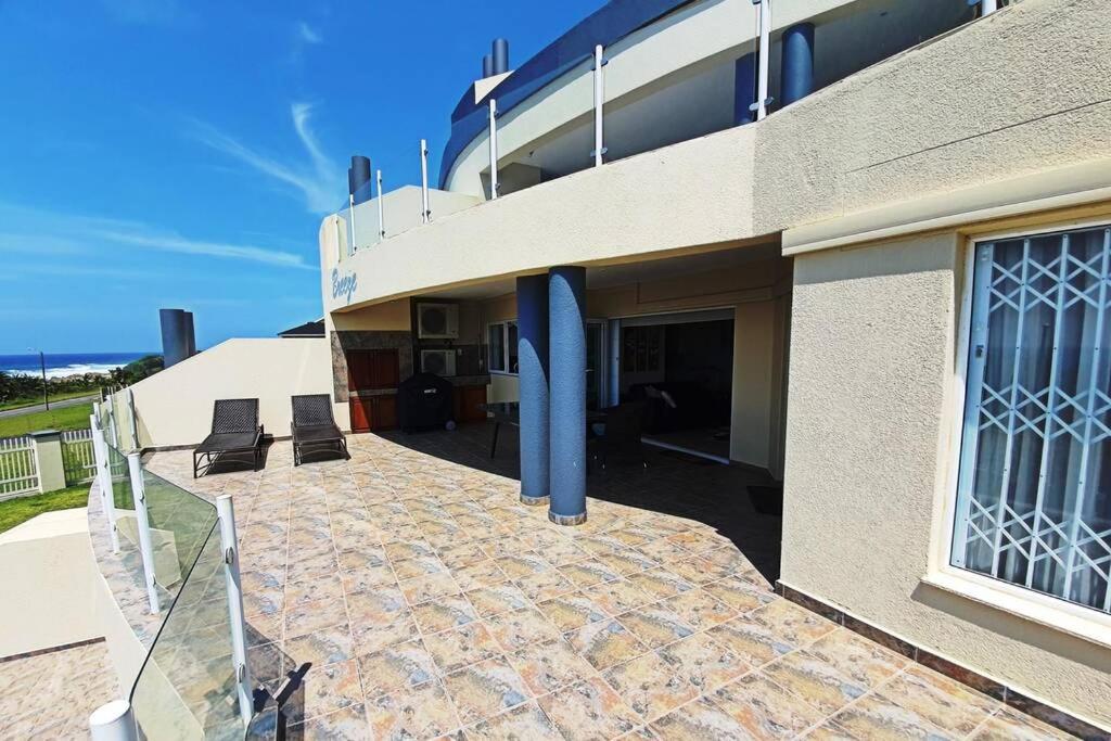 Uvongo - Beach Paradise & Open Ocean View view 3