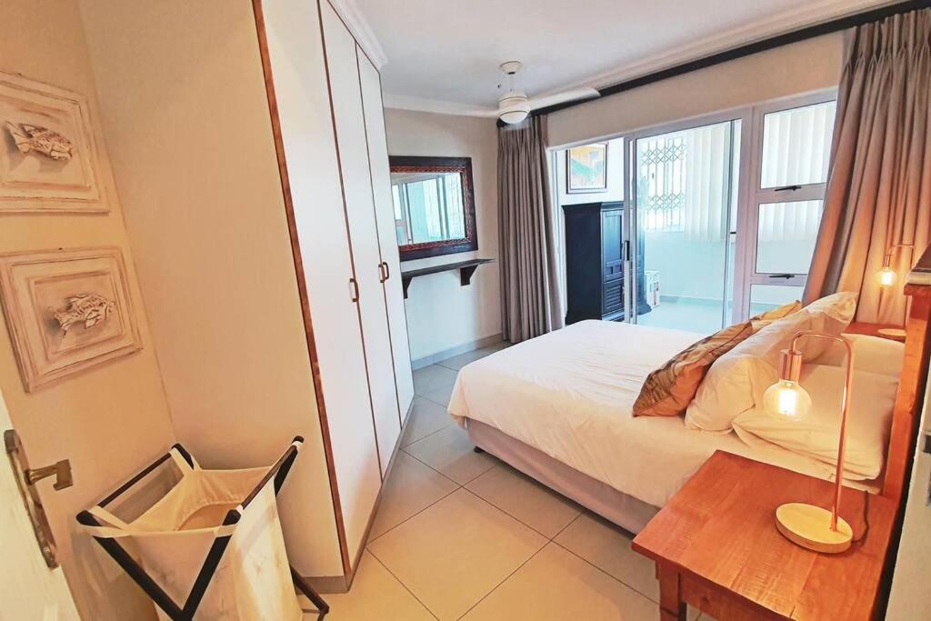 Uvongo - Beach Paradise & Open Ocean View view 4