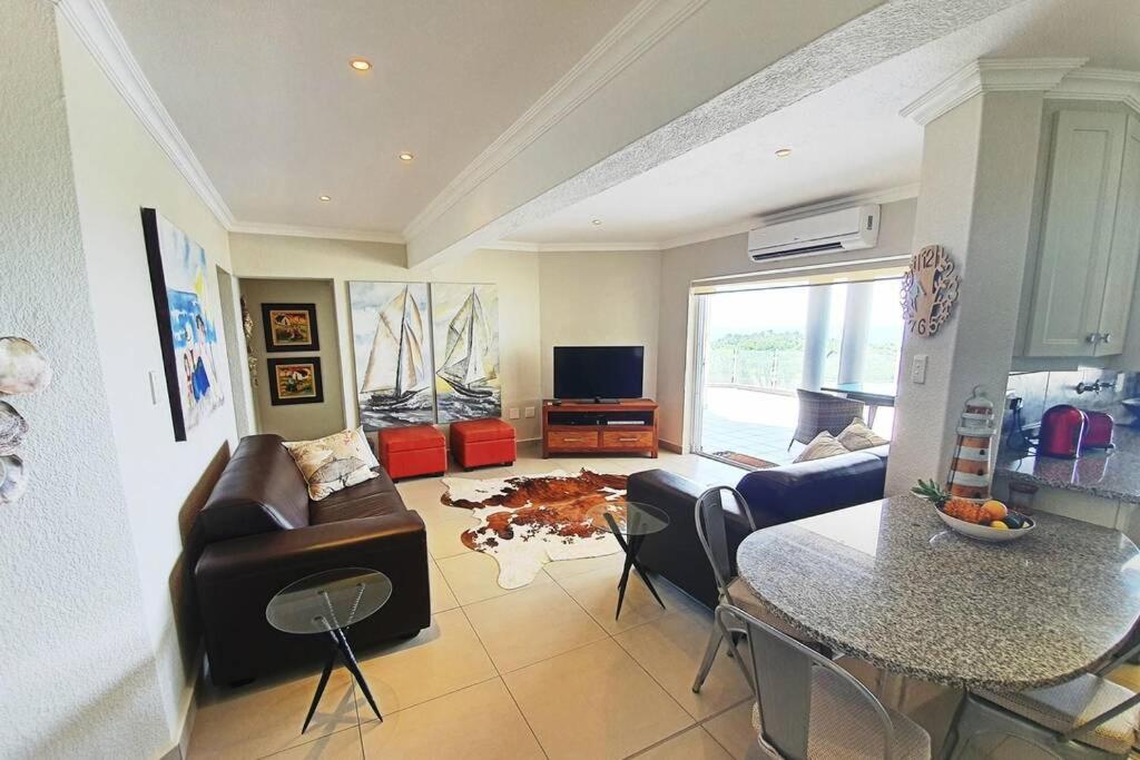 Uvongo - Beach Paradise & Open Ocean View view 5