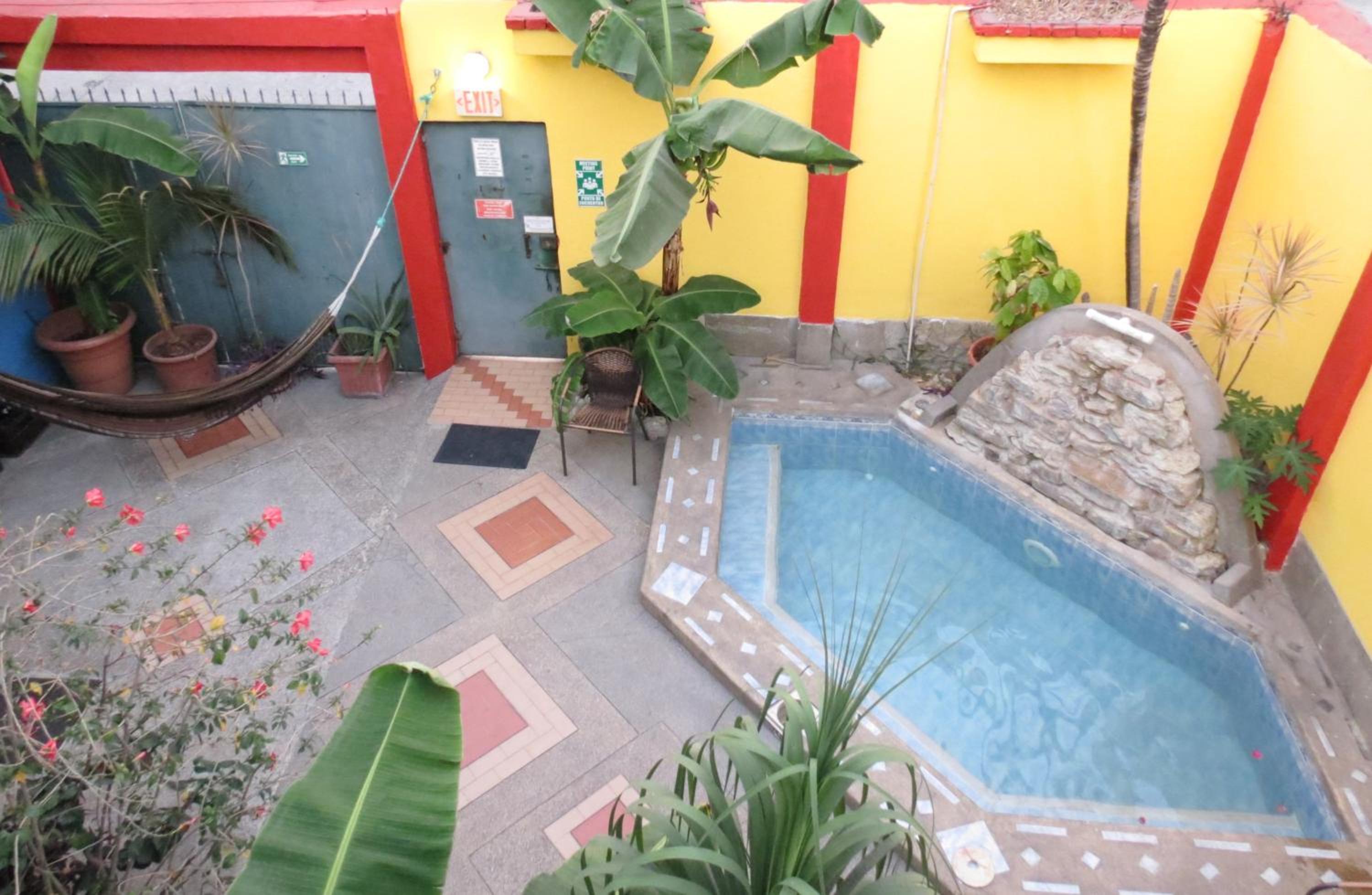 Dreamkapture Hostel close to the airport and bus terminal