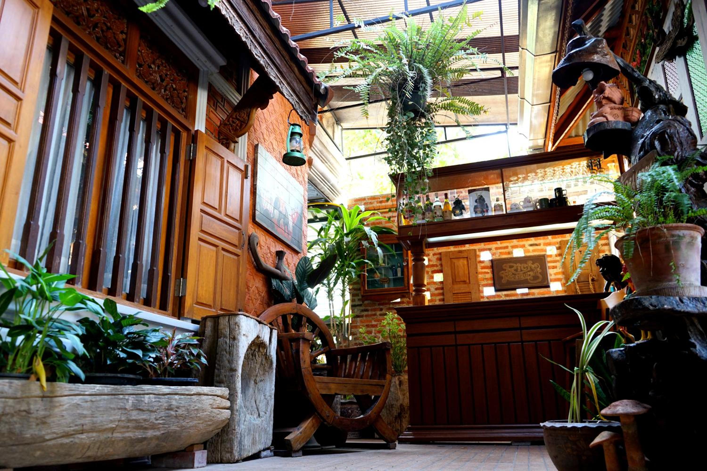 Baanthep Antique Homestay