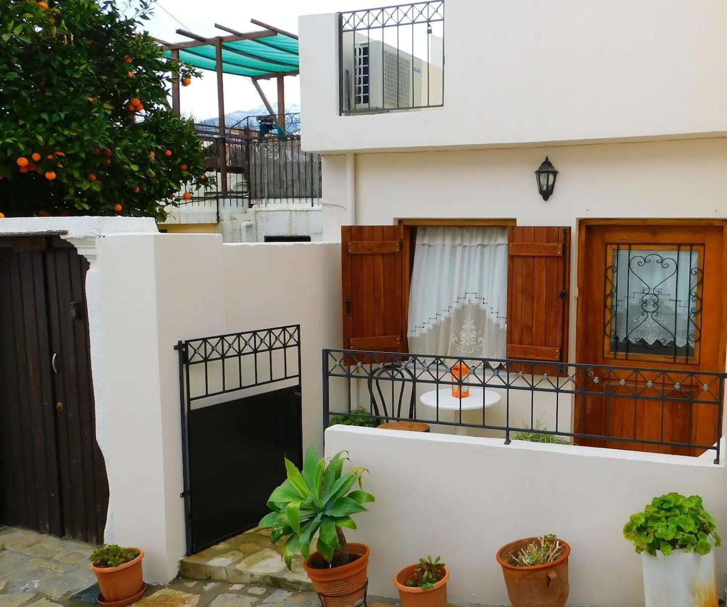 Olive Valley Traditional House view 4