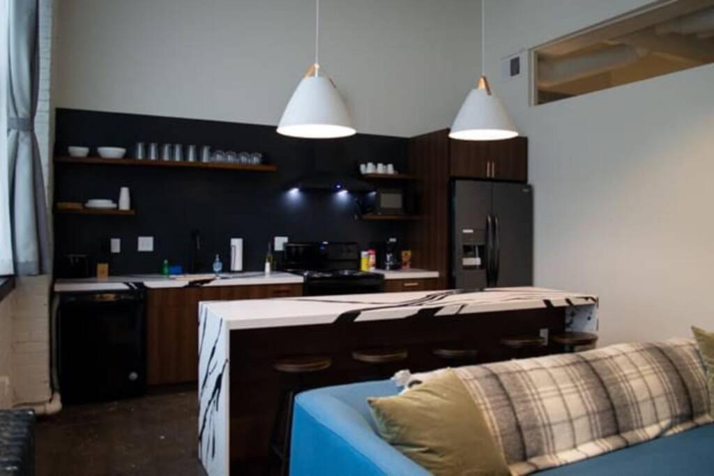 3E - *Renovated* 3 min to Hillman Cancer Center Sleeps 6 view 3