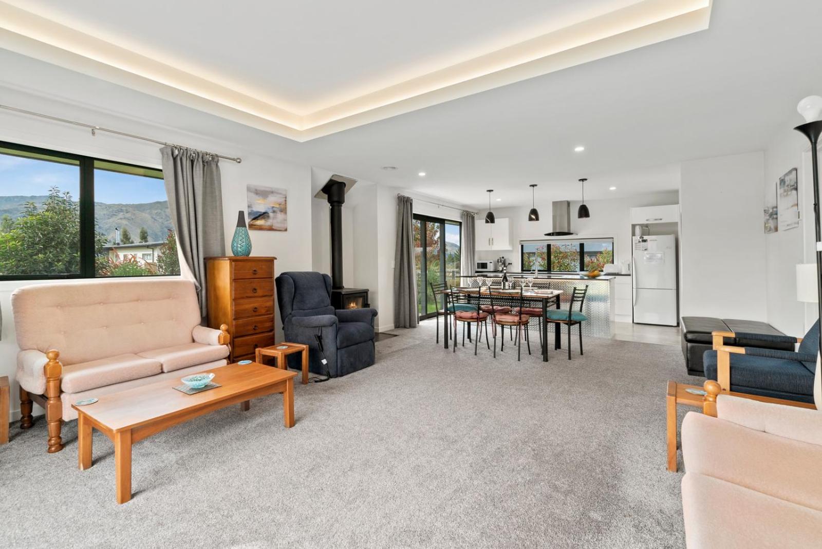 Erskine Place - Lake Hawea Holiday Home view 3