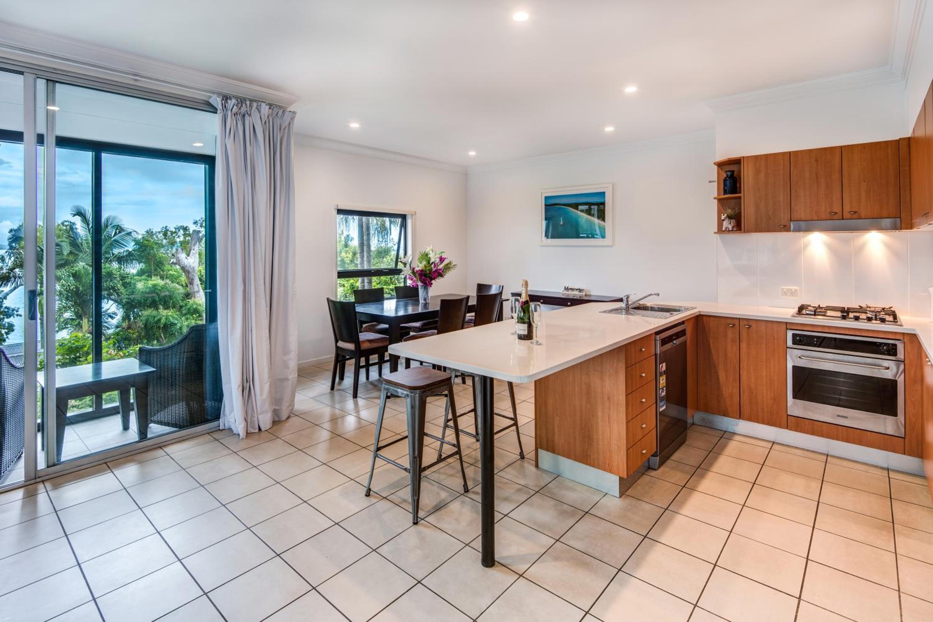 Oasis Apartments on Hamilton Island by HIHA