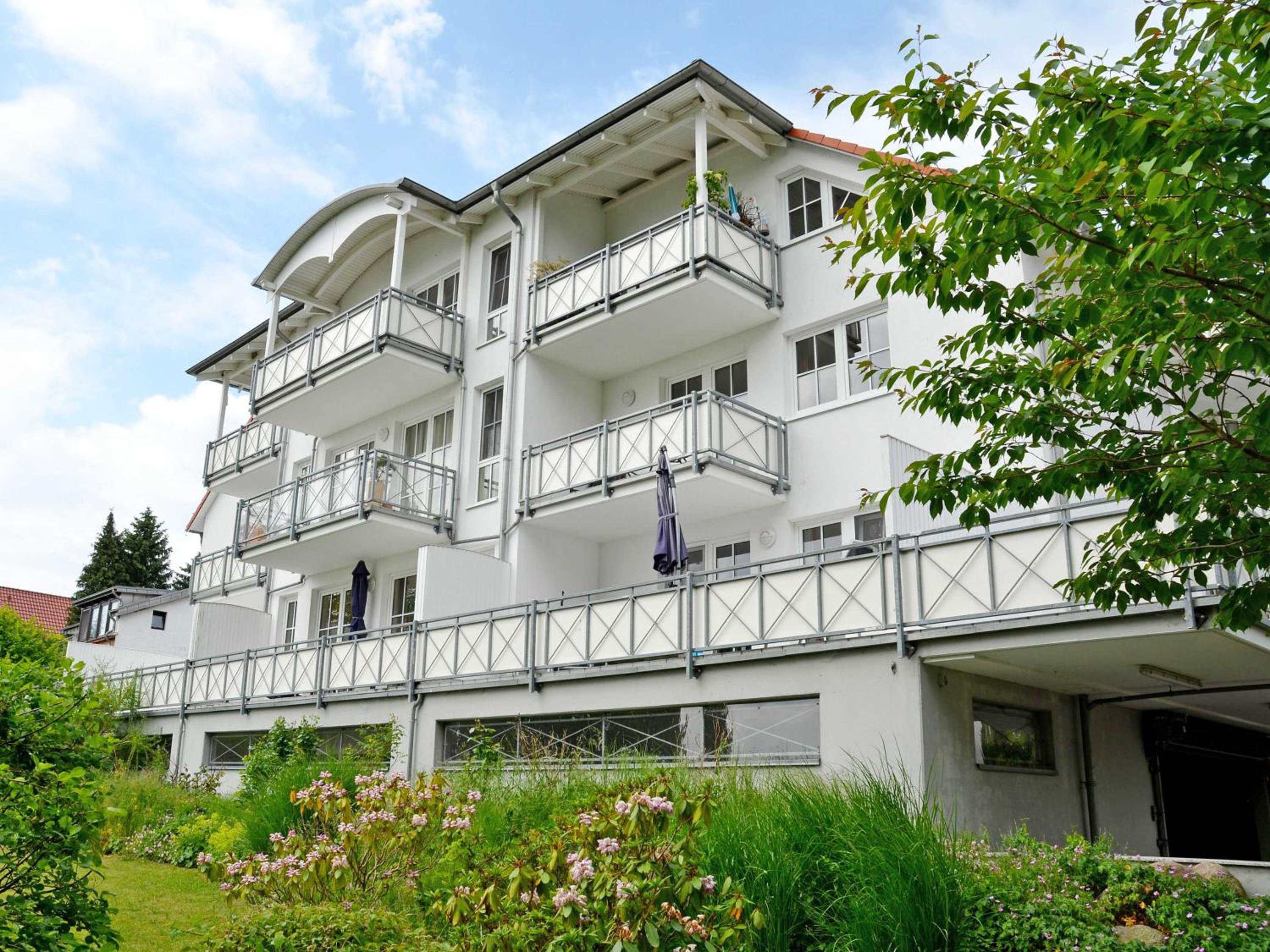 Villa Vilmblick - Wohnung 07 mit Terrasse und Boddenblick