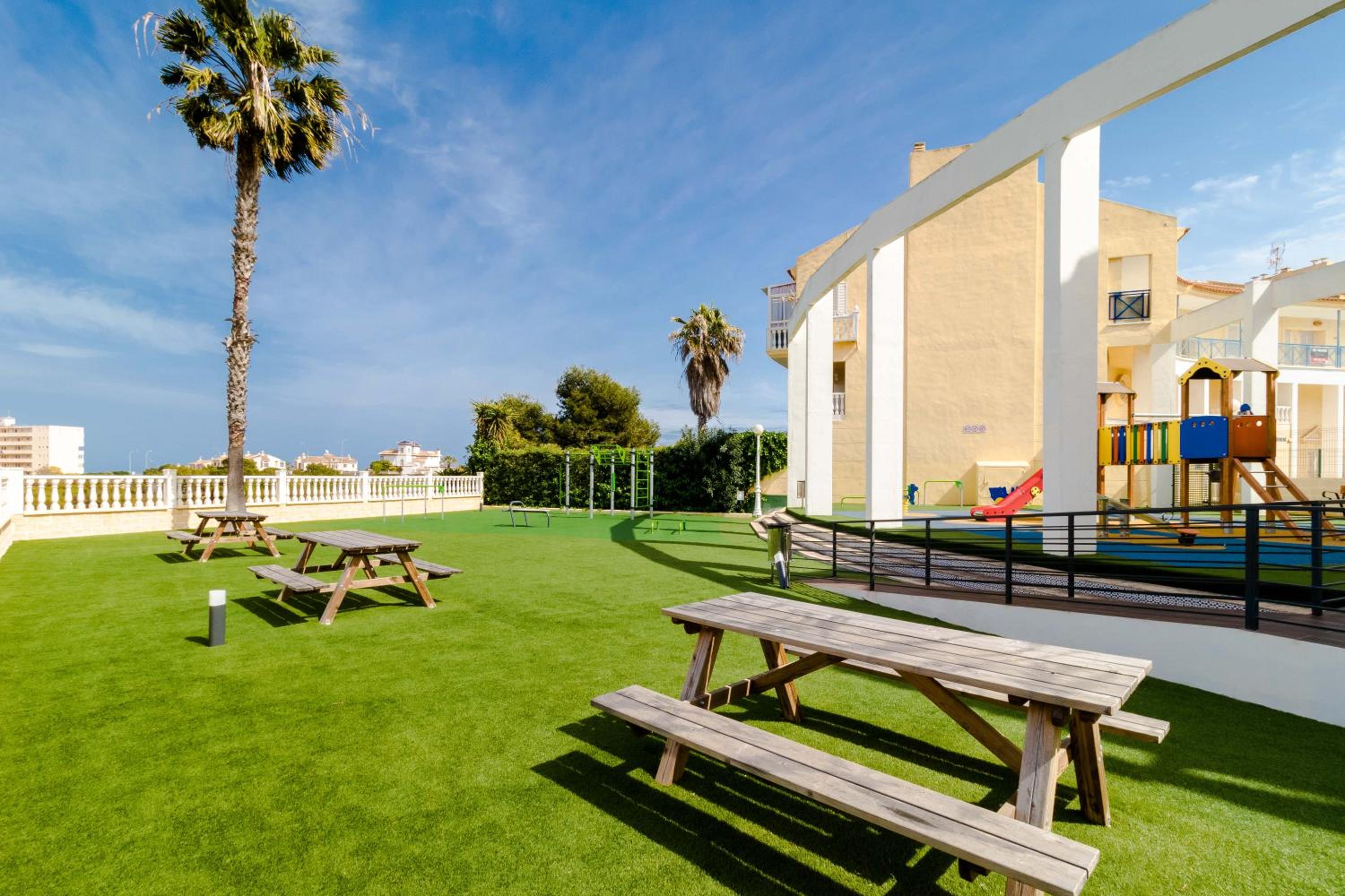 Nice house with tennis court,sports and playground view 4