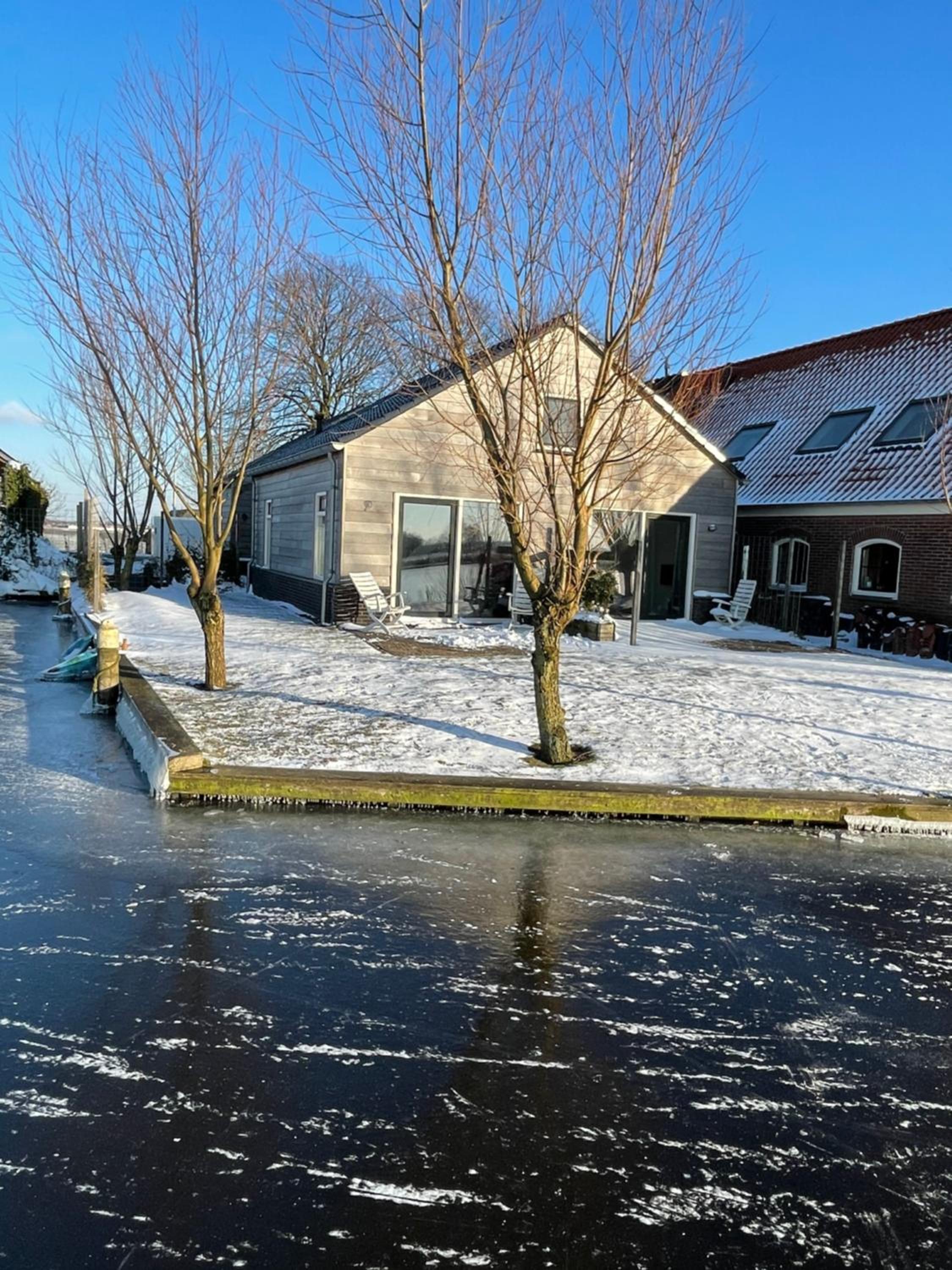 Mooi vakantiehuis prachtig gelegen aan het water view 2