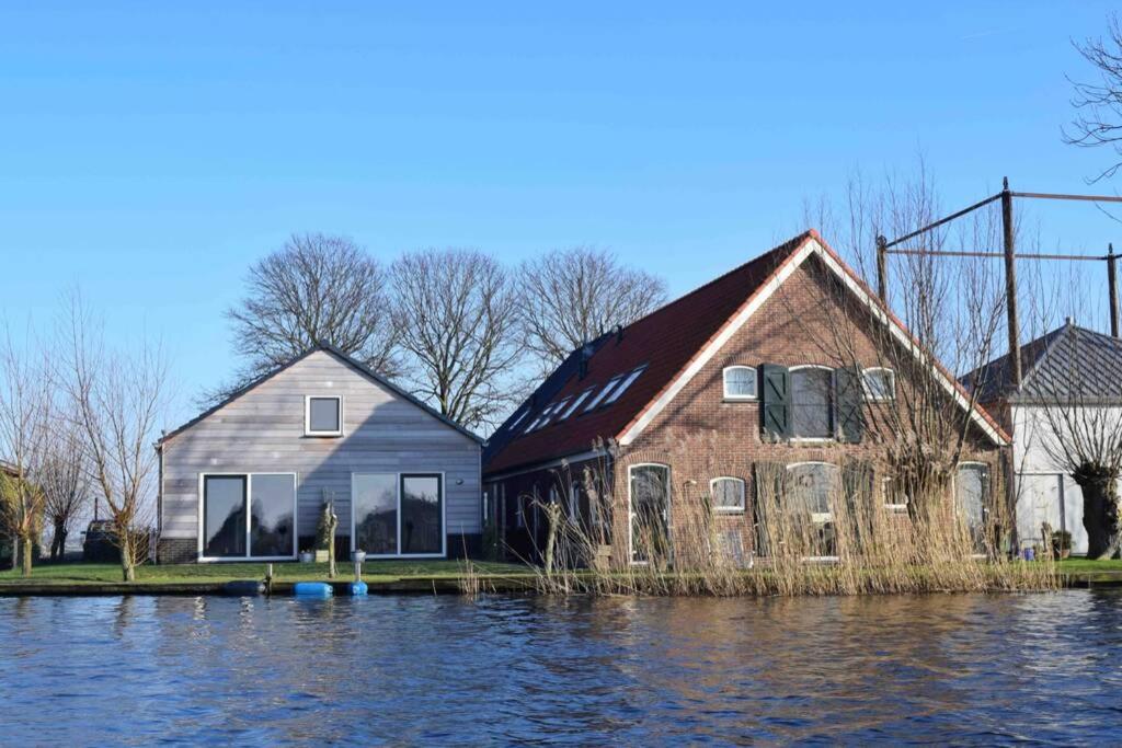 Mooi vakantiehuis prachtig gelegen aan het water view 3
