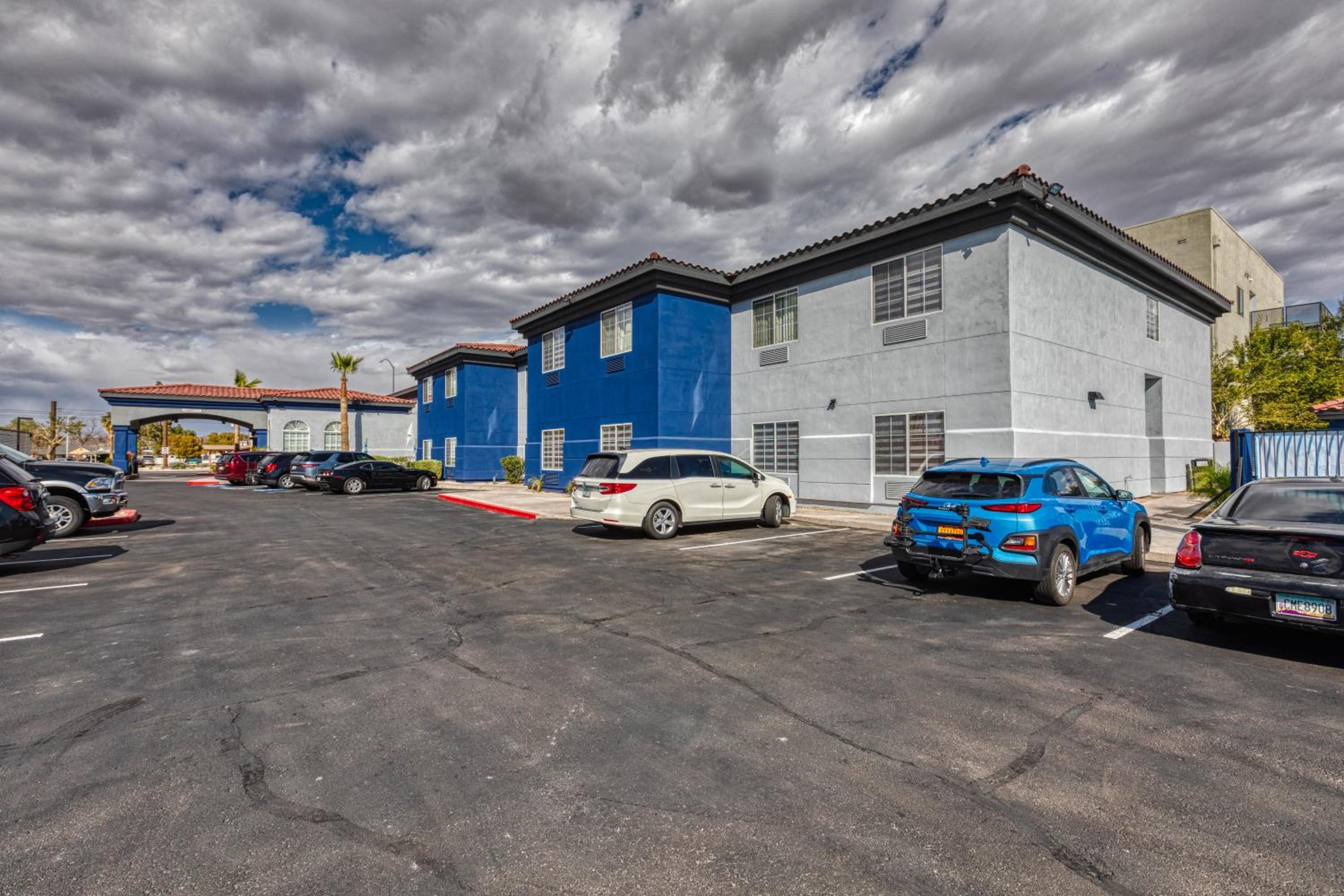 Hotel The Azure Hotel