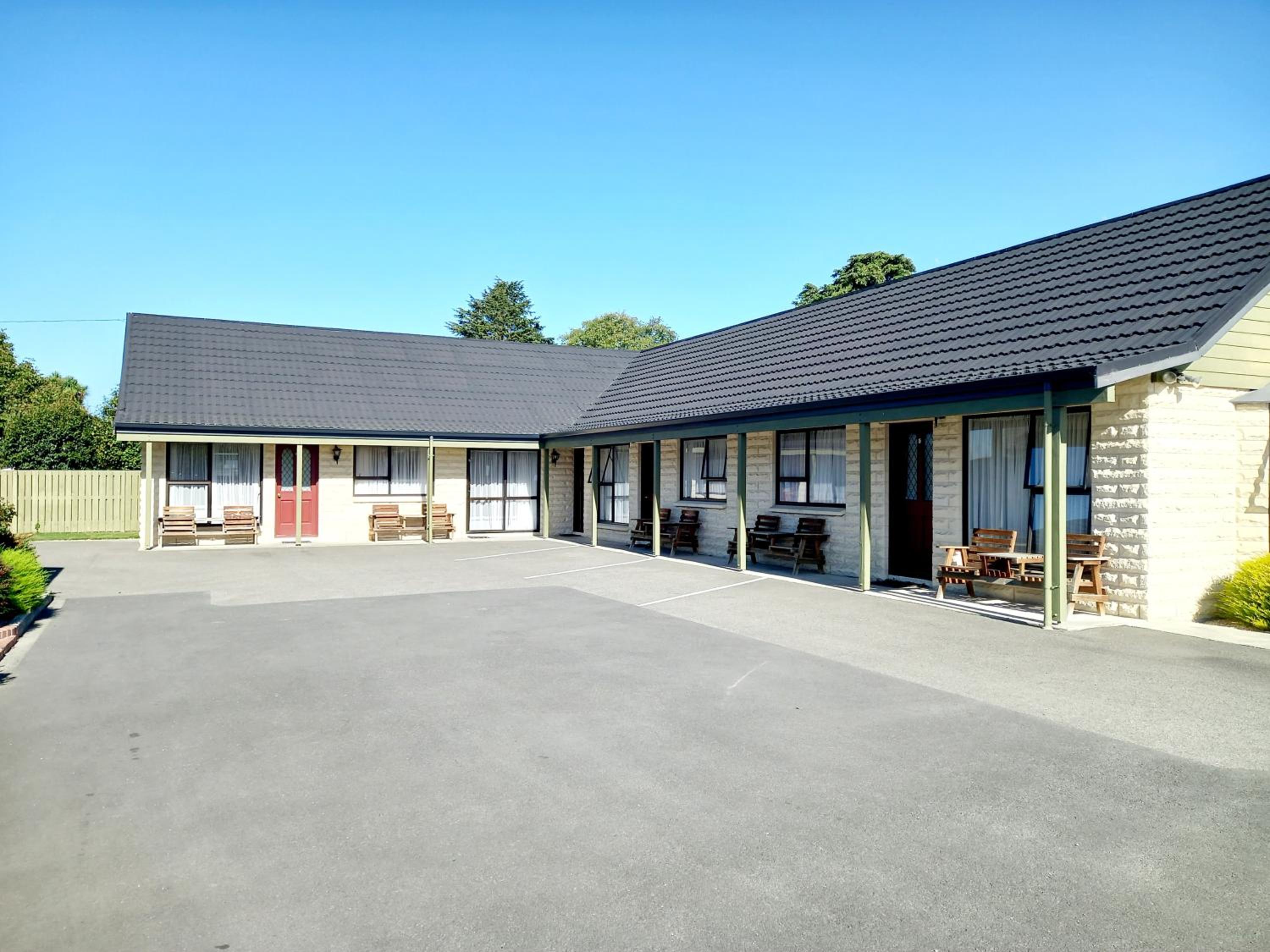 Academy Lodge Motel