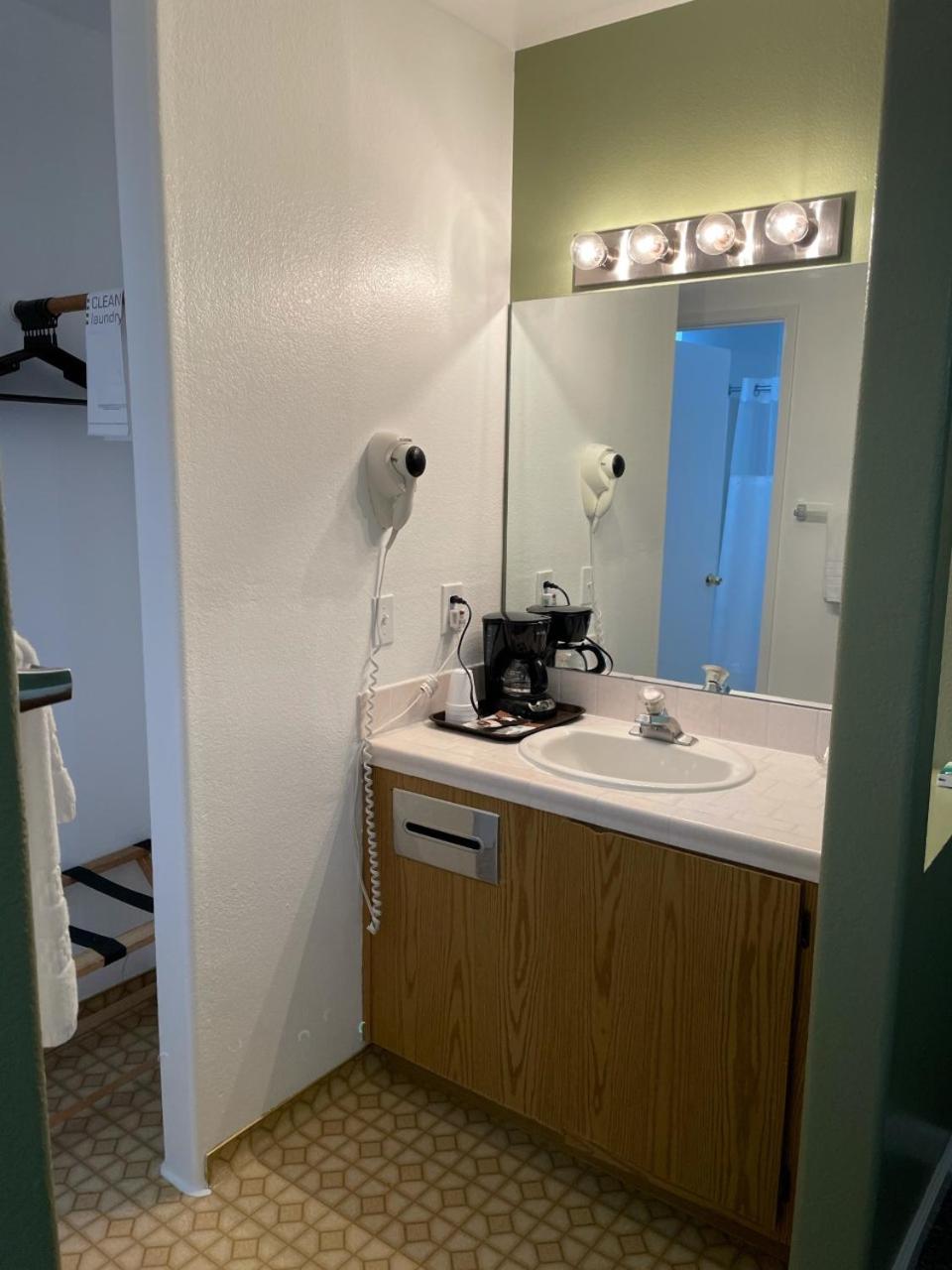 Murphey's Motel LLC view 3