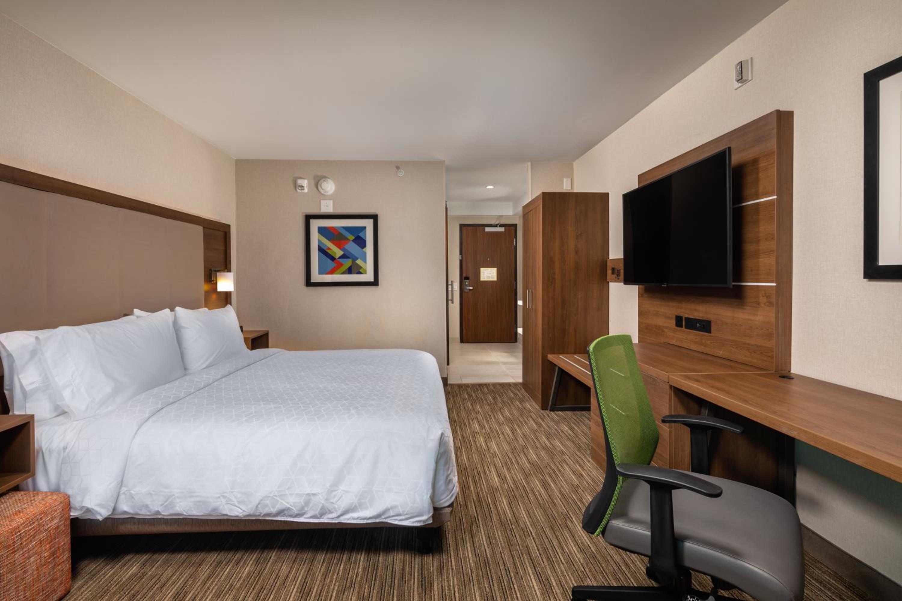 Holiday Inn Express Suites Chatsworth, an IHG Hotel - Property Image 19