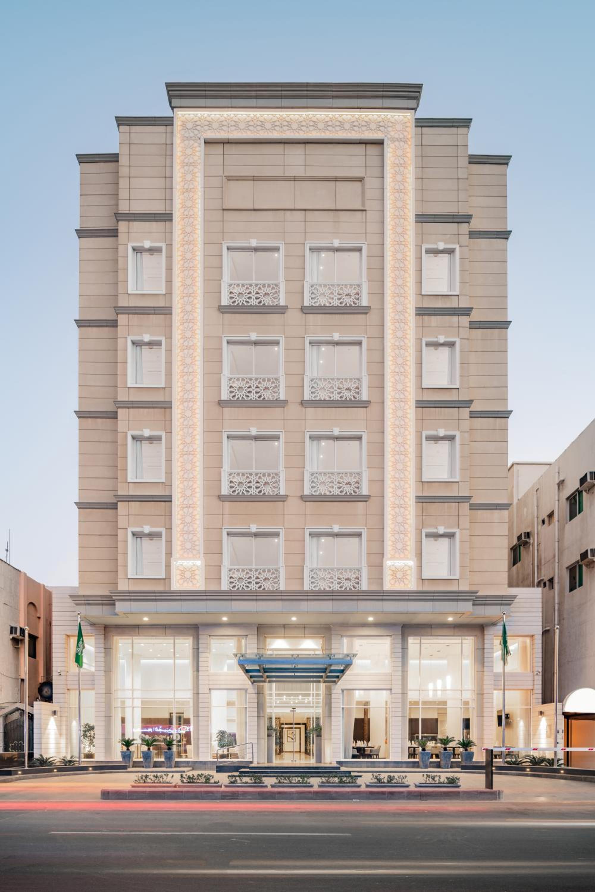 Hotel Qamar Hotel Jeddah - Image 1