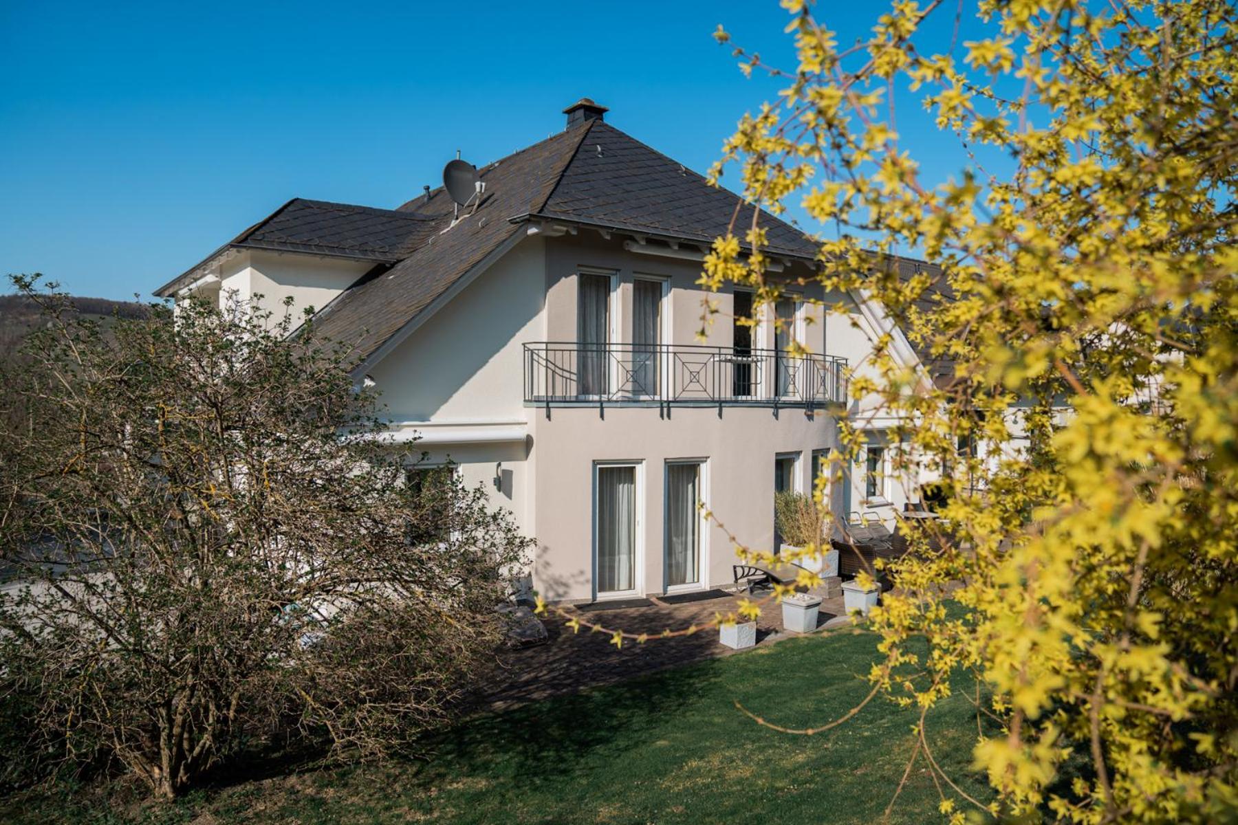 Roussel Hotel Restaurant