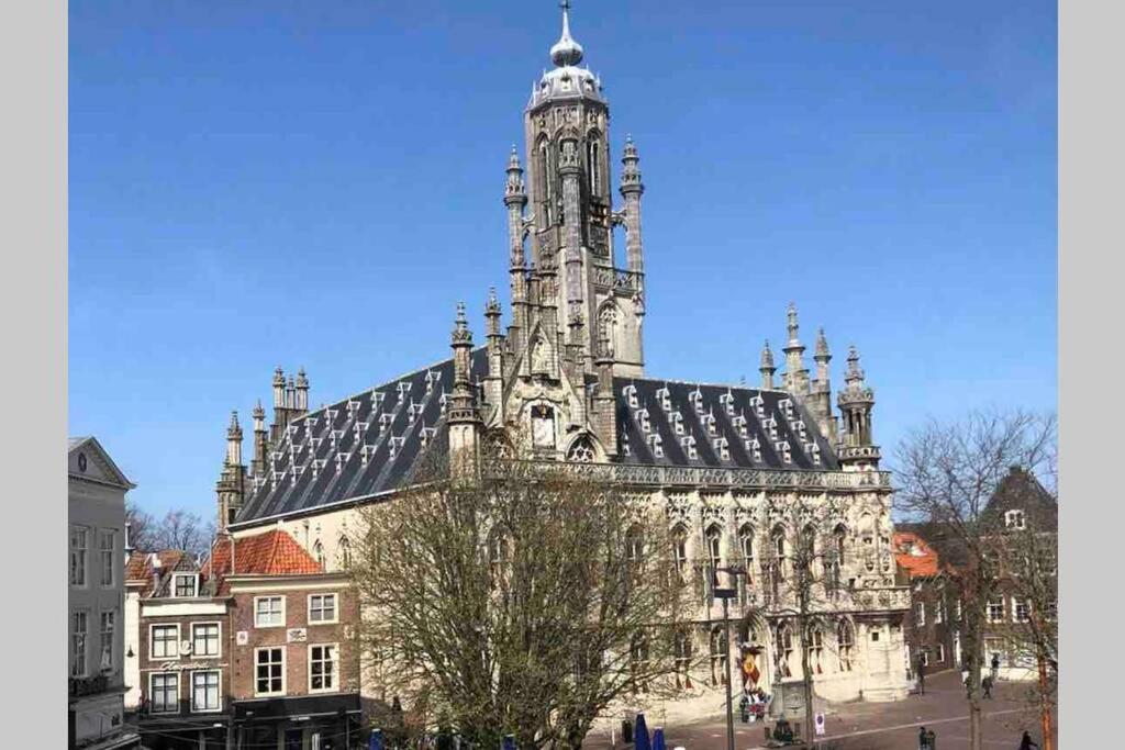 Zonnige frisse studio De Gouden Parel in hartje Middelburg view 5