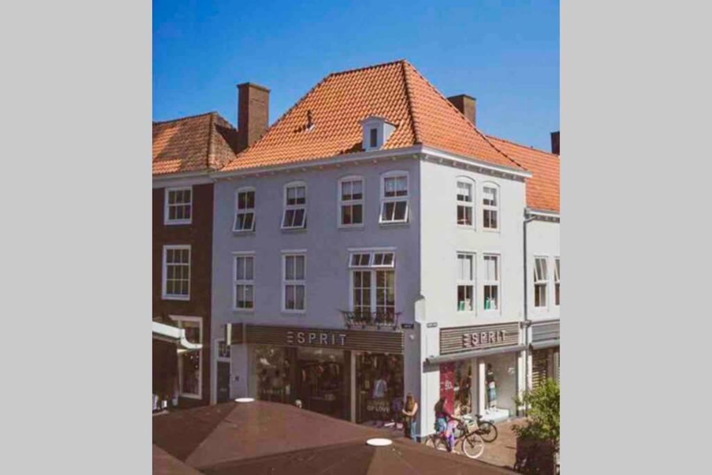 Zonnige frisse studio De Gouden Parel in hartje Middelburg view 4