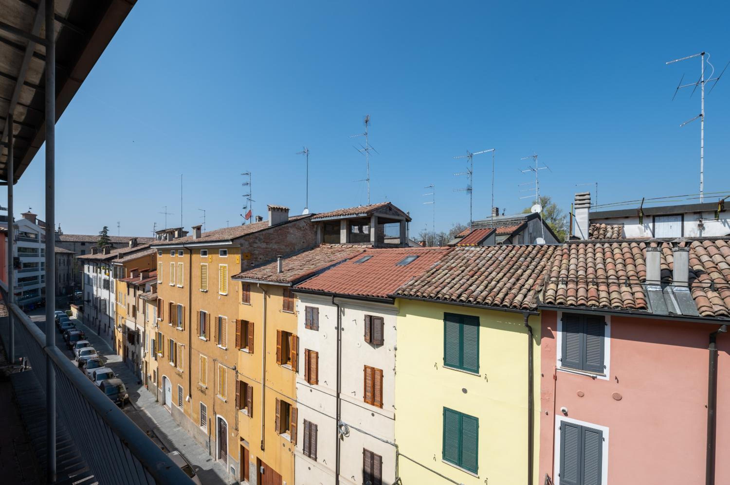 Oltretorrente Ampio Appartamento con Balconi view 5