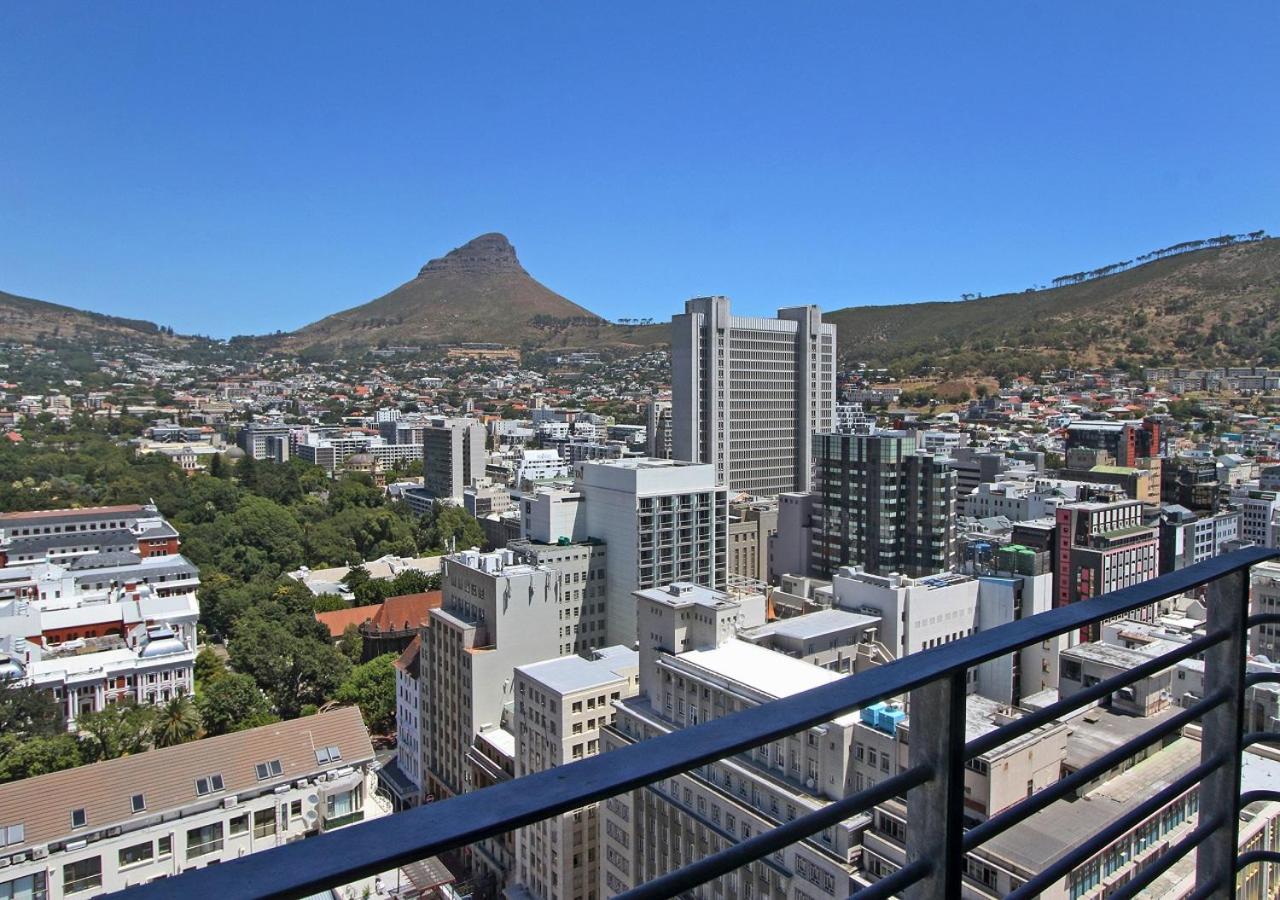 Spacious 3 Bedroom Family Apartment In Cape Town view 4
