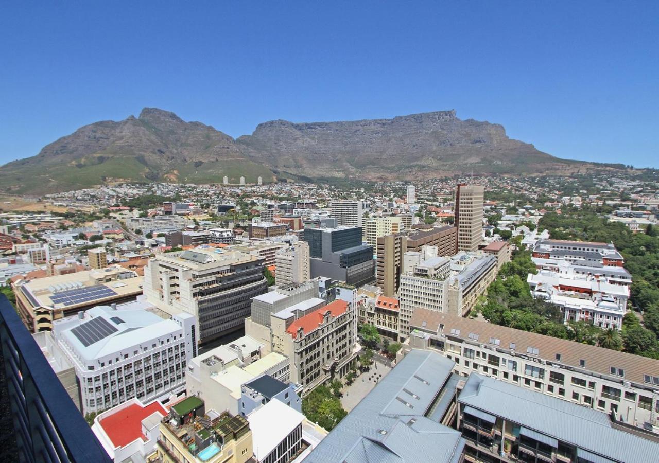 Spacious 3 Bedroom Family Apartment In Cape Town view 5