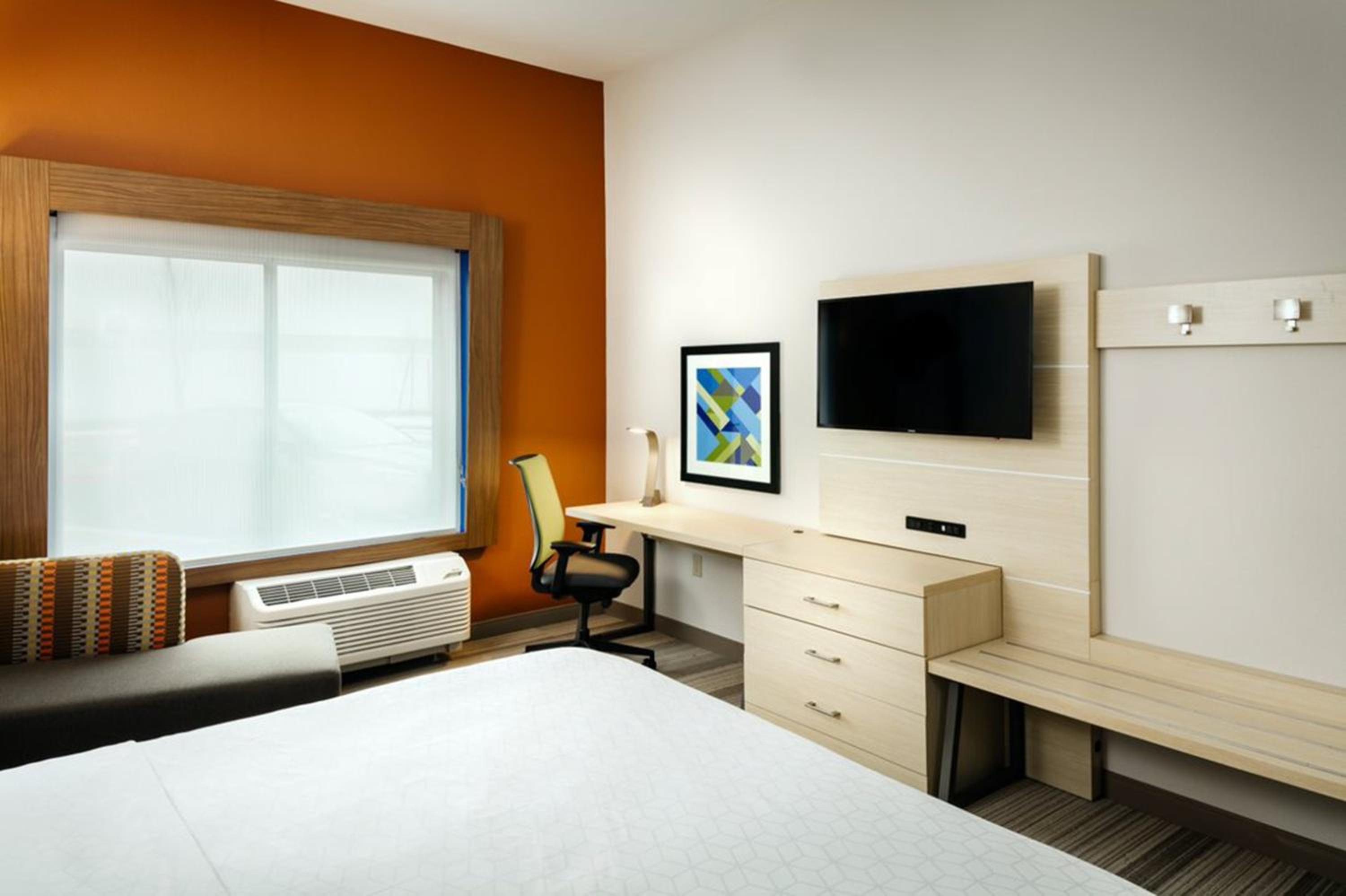 Medford Vacations - Holiday Inn Express Suites - Medford, an IHG Hotel - Property Image 41
