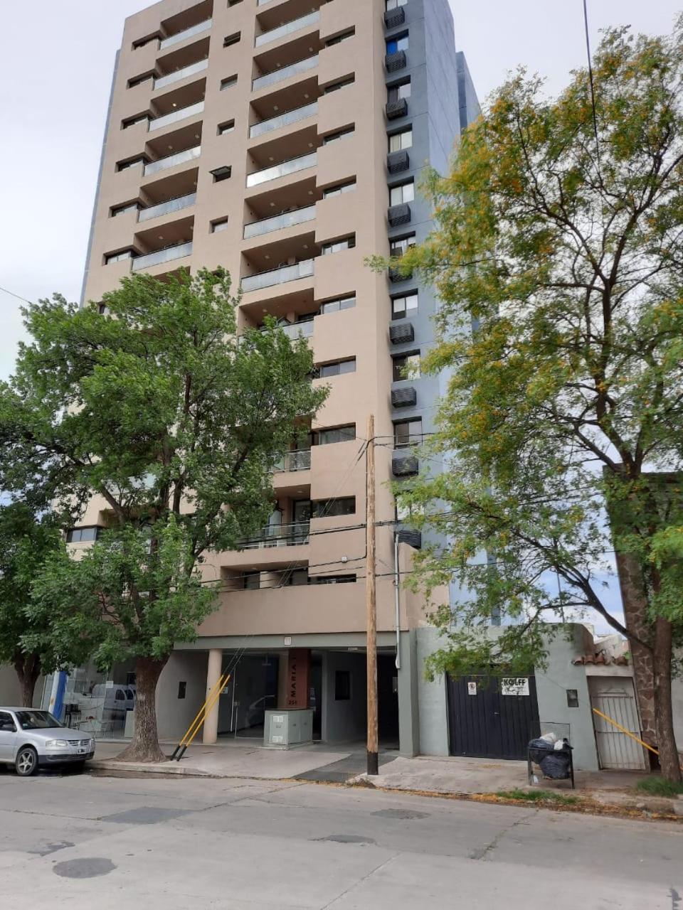 Departamento en zona centro con vista al parque